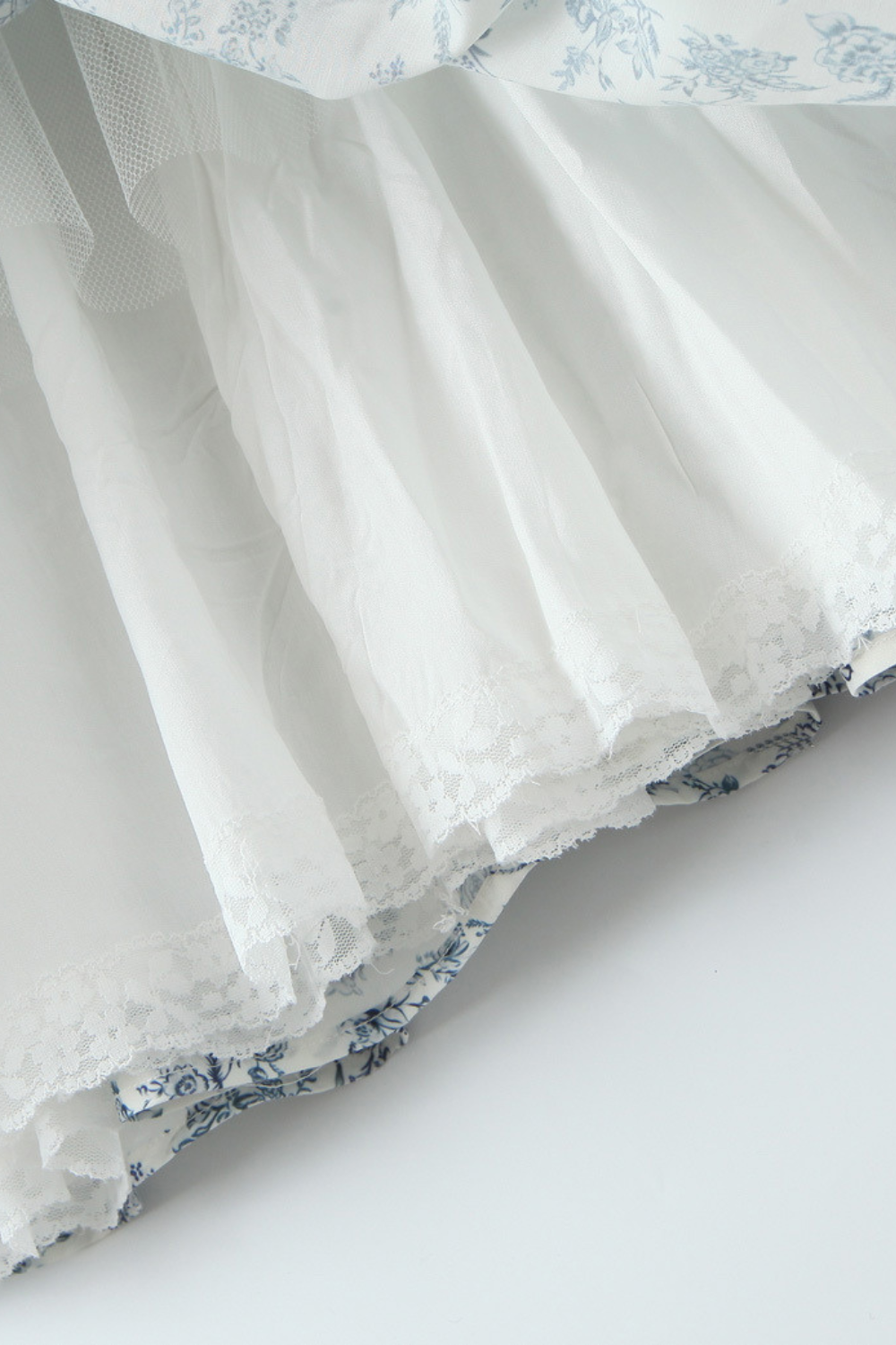 Mini Çiçek Desenli Güpür Detaylı Elbise