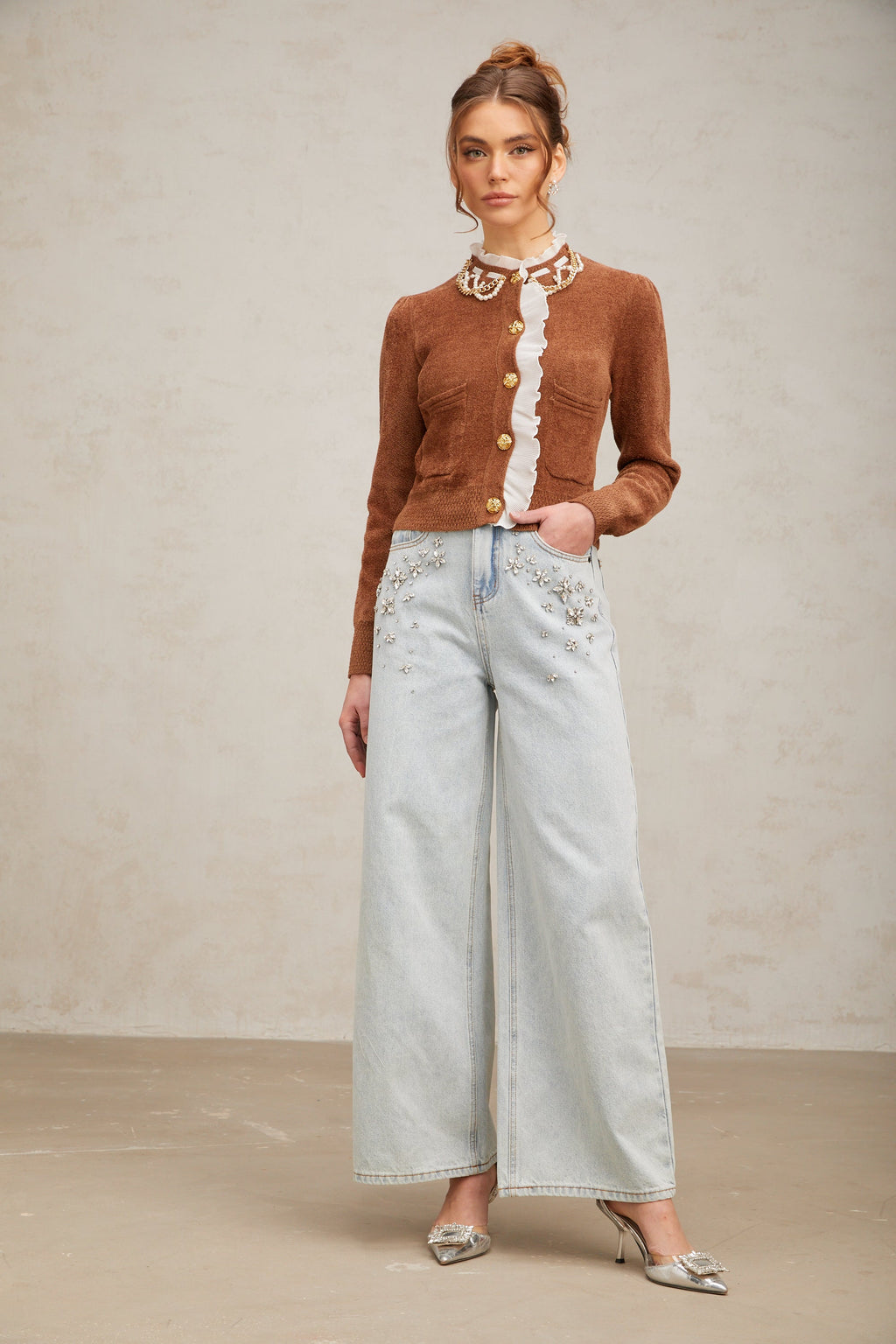 Taş İşlemeli Fırfırlı Örgü Hırka