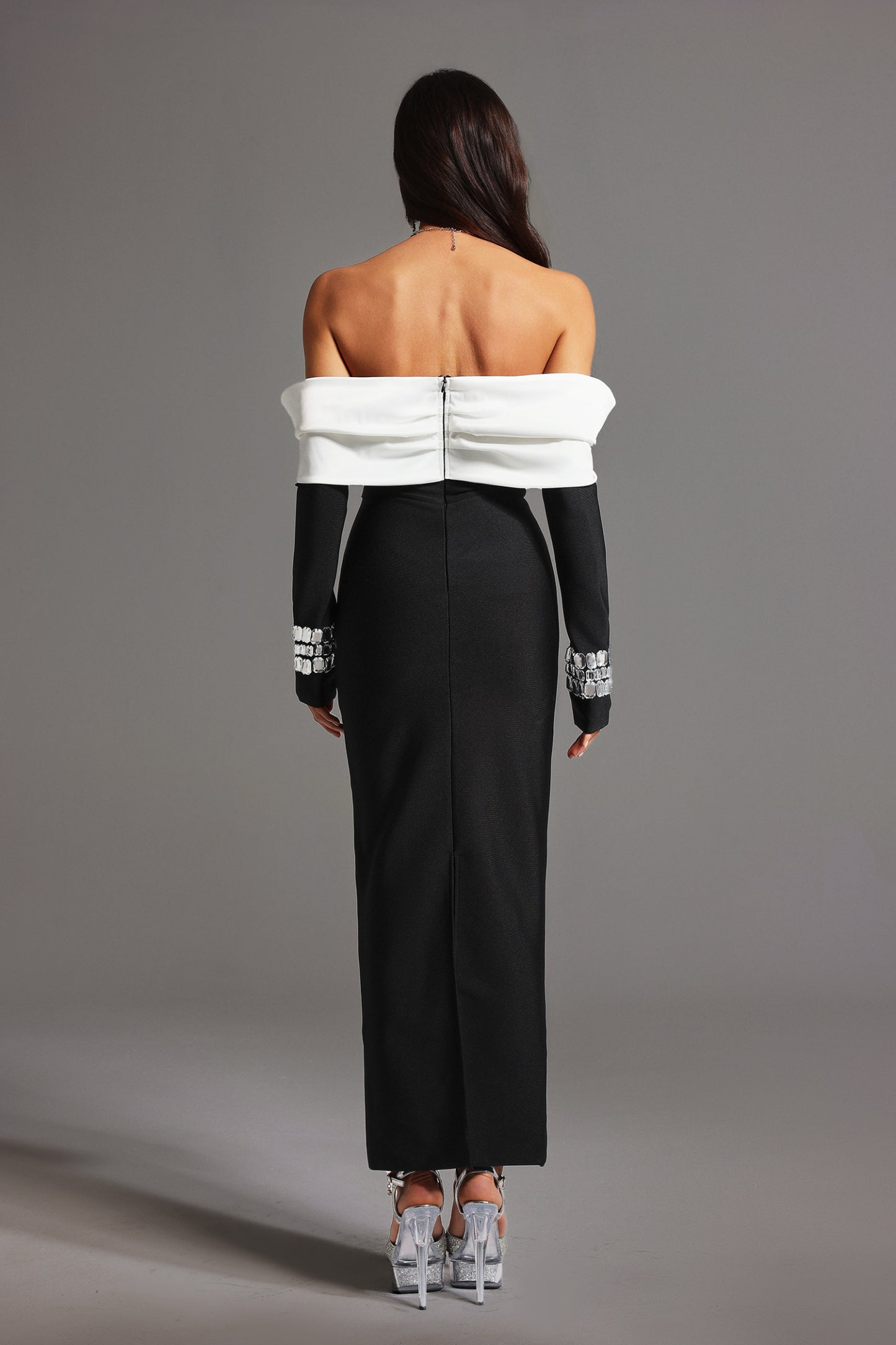 Omzu Açık Uzun Kollu Taş Detaylı Maksi Elbise