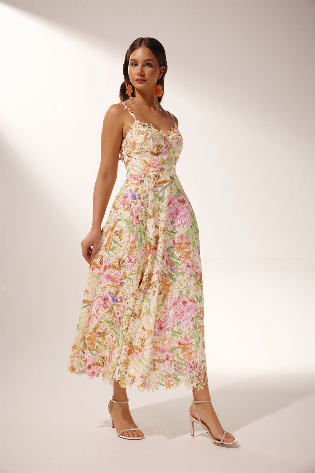 Mor Çiçek İşlemeli Dantel Midi Elbise