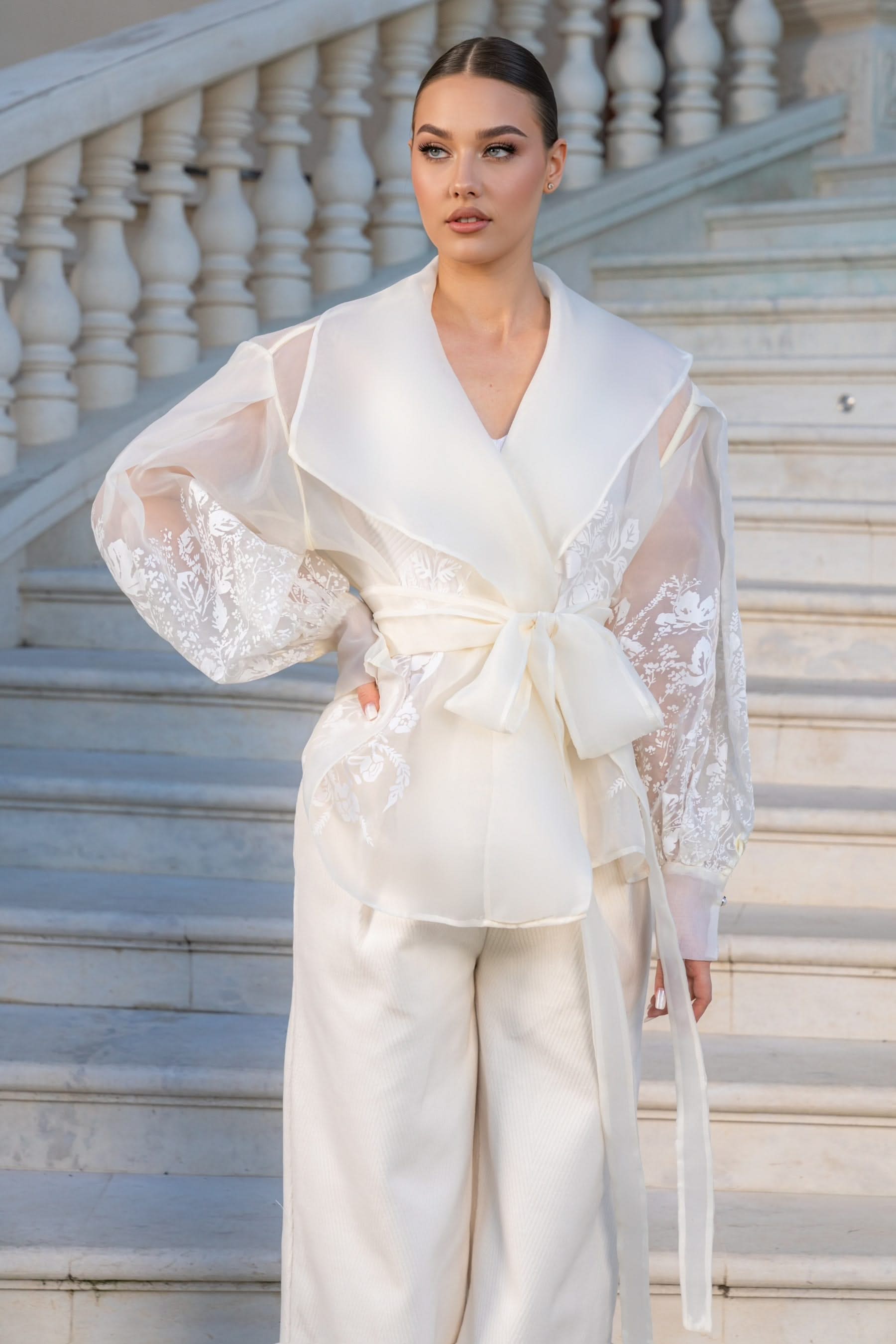 Çiçek Desenli Ve Kabarık Kollu Organze Blazer - Beyaz