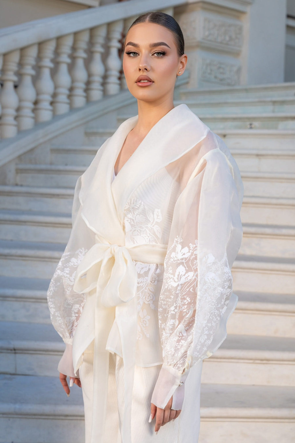 Çiçek Desenli Ve Kabarık Kollu Organze Blazer - Beyaz