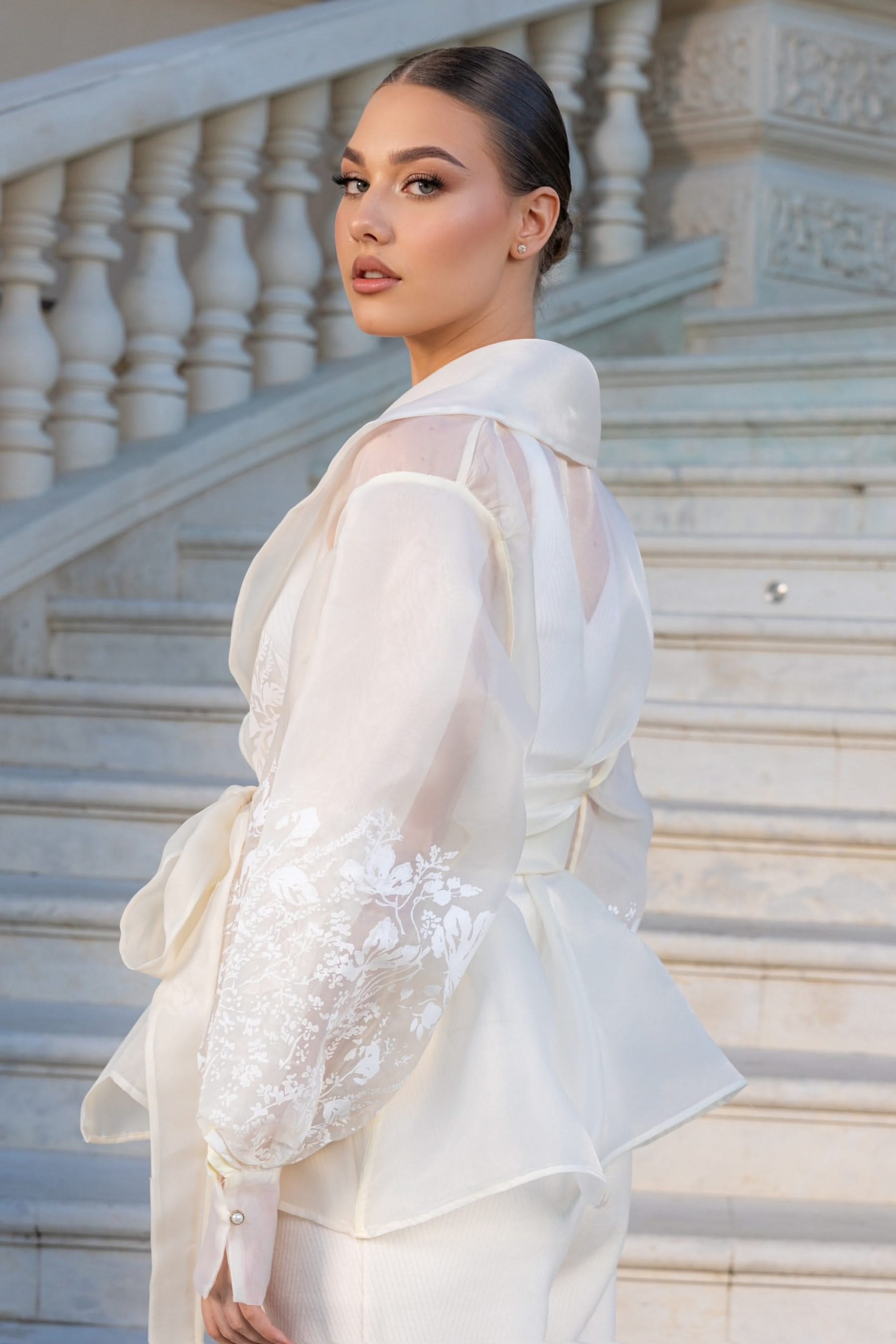 Çiçek Desenli Ve Kabarık Kollu Organze Blazer - Beyaz