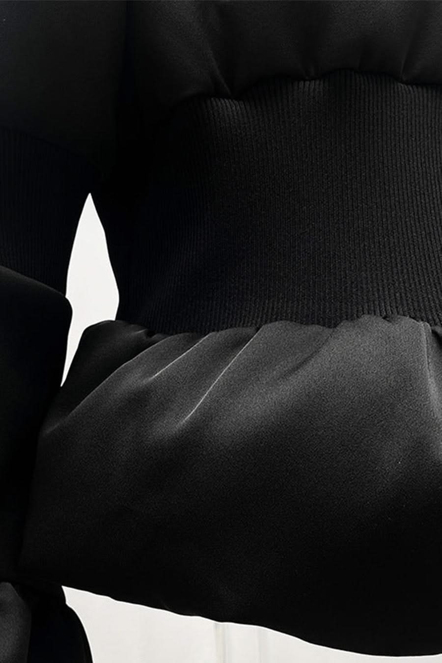 Dar Kesim Bel Kesimli Kısa Şişme Mont - Siyah