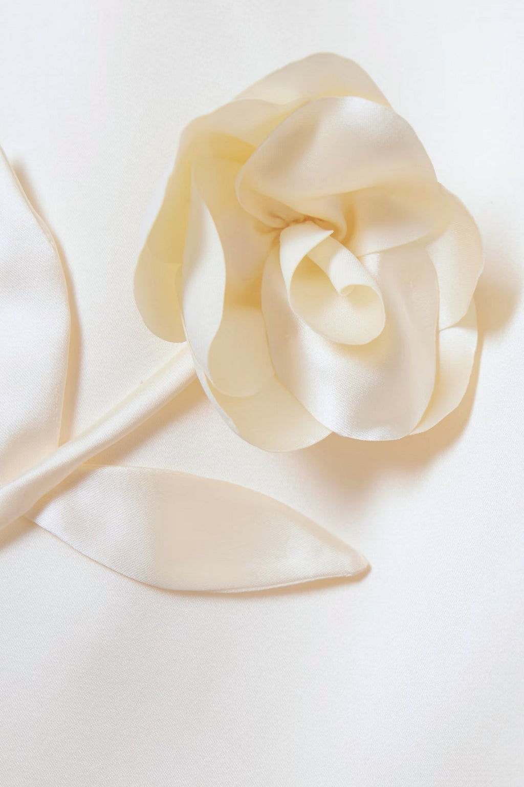 Çiçek Detaylı Saten Kısa Ceket - Fildişi