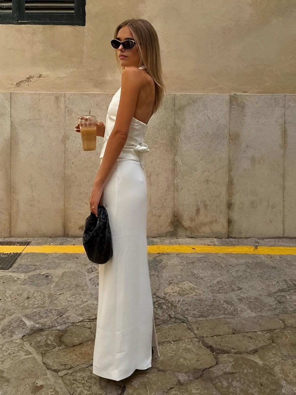 Düz V Yaka Sırtı Açık Bağcıklı Askılı Ve Bölünmüş Uzun Etek Takımı