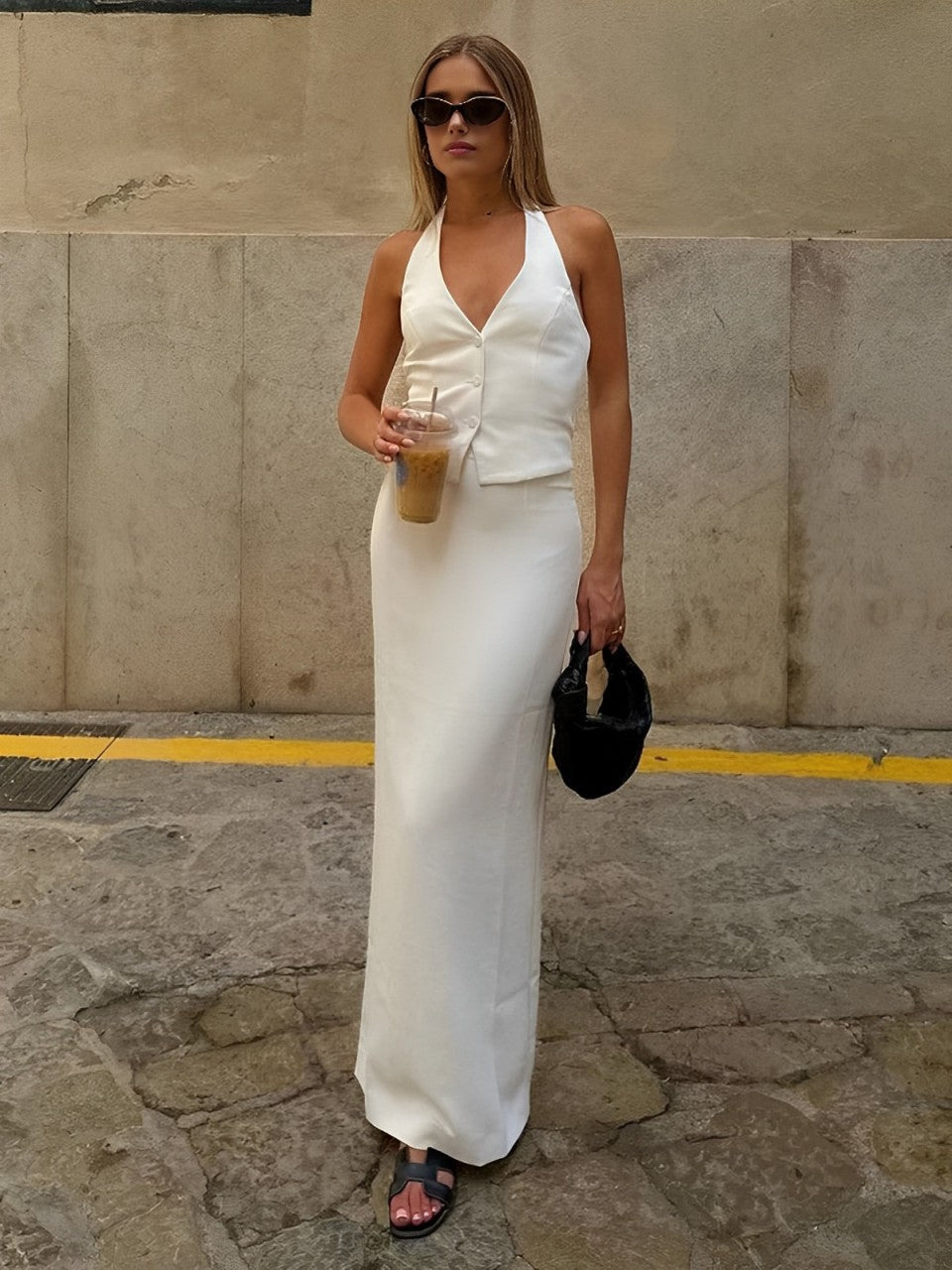 Düz V Yaka Sırtı Açık Bağcıklı Askılı Ve Bölünmüş Uzun Etek Takımı