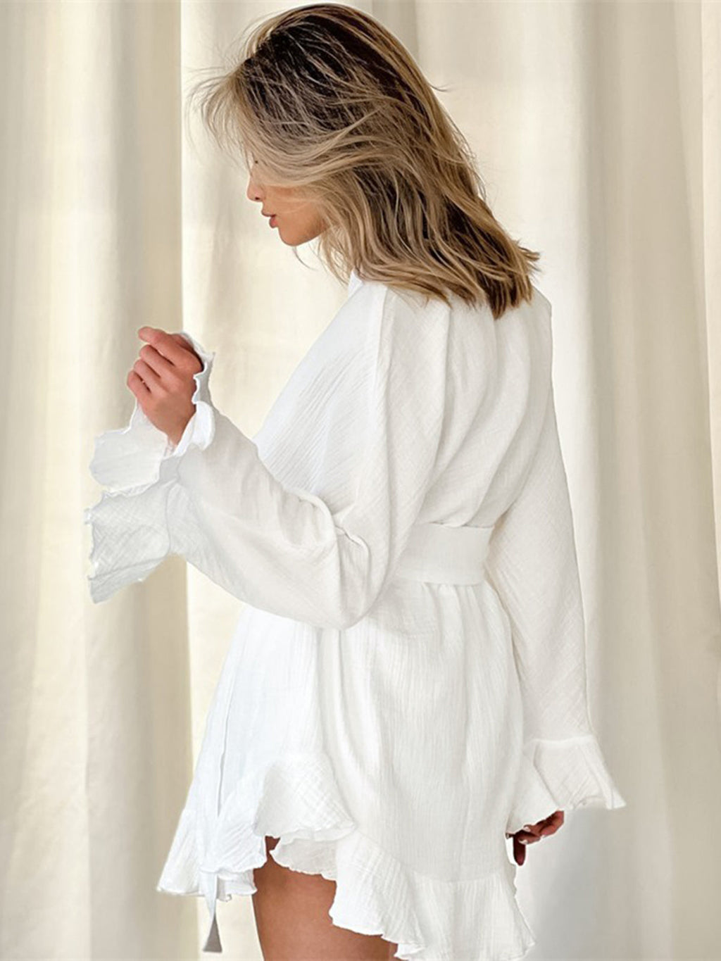 Viskon Volanlı Kemerli Asimetrik Kesim Şort Takım – Beyaz