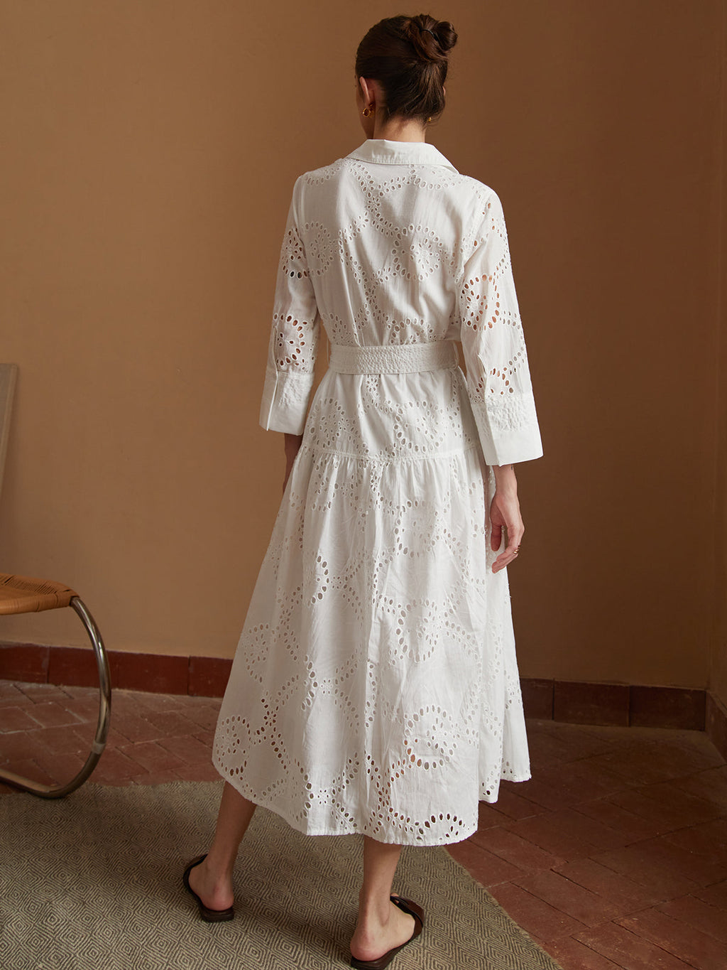Gömlek Yaka İspanyol Kol İşlemeli Midi Elbise – Beyaz