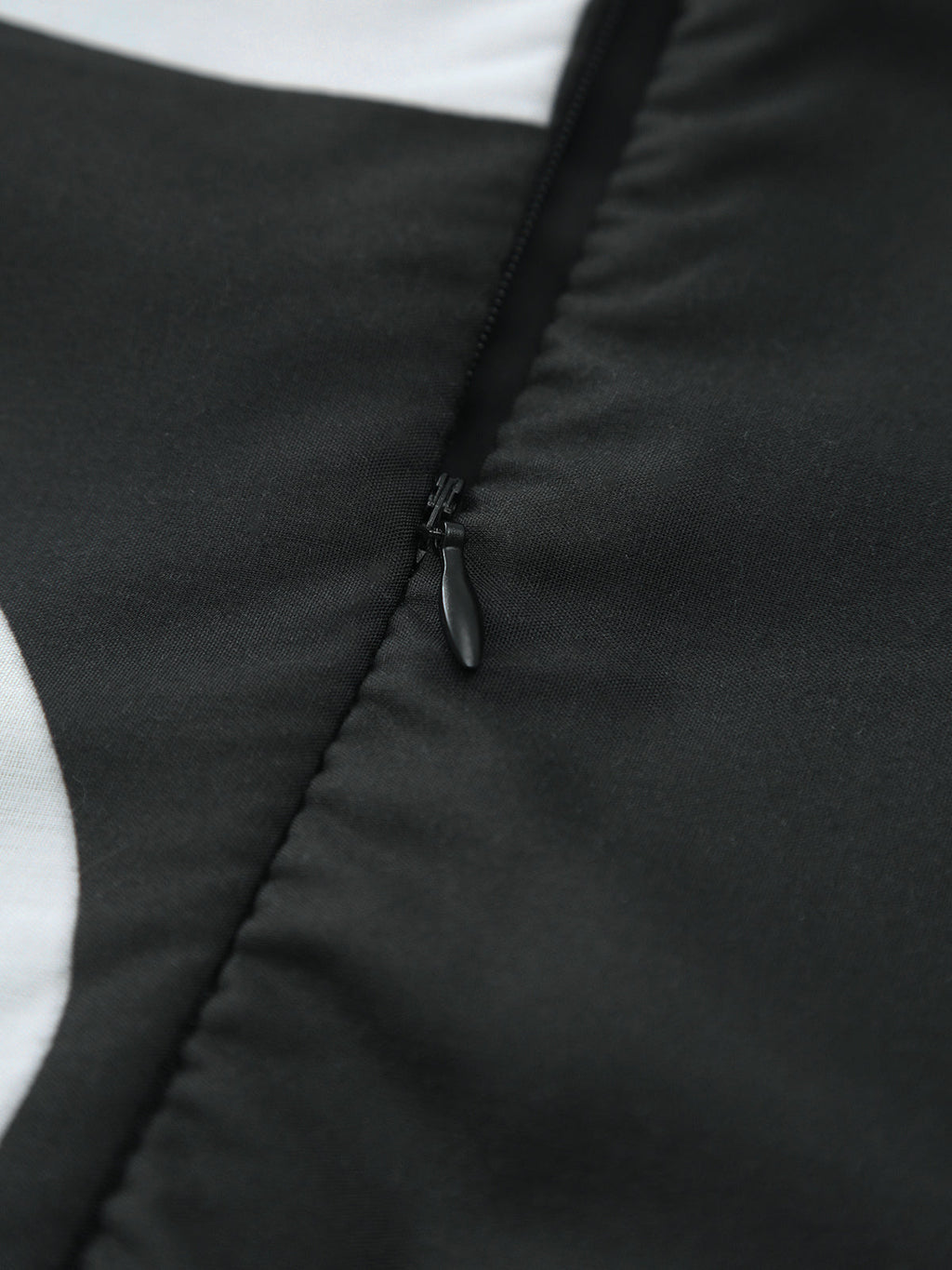 Siyah Yan Detaylı Çiçek Desenli Kalem Elbise – Siyah