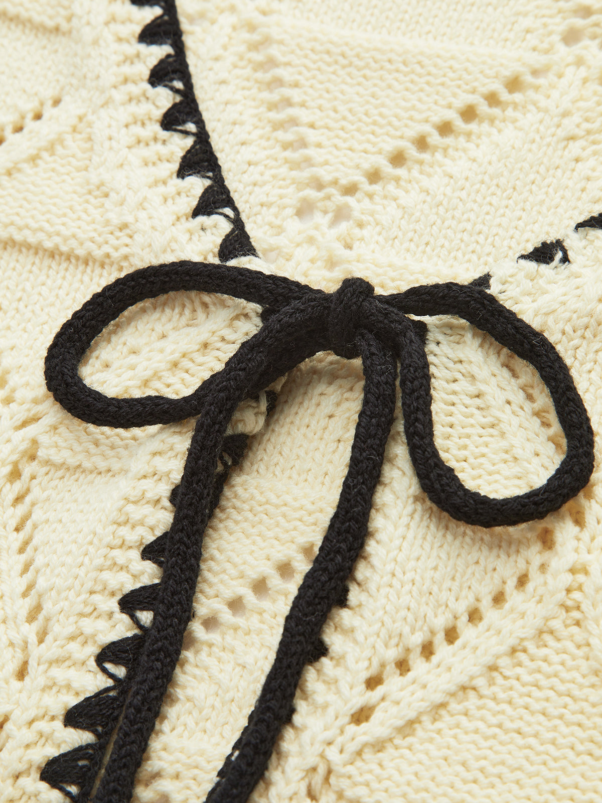 Düğümlü Kontrast Kenarlı Kazak Yelek