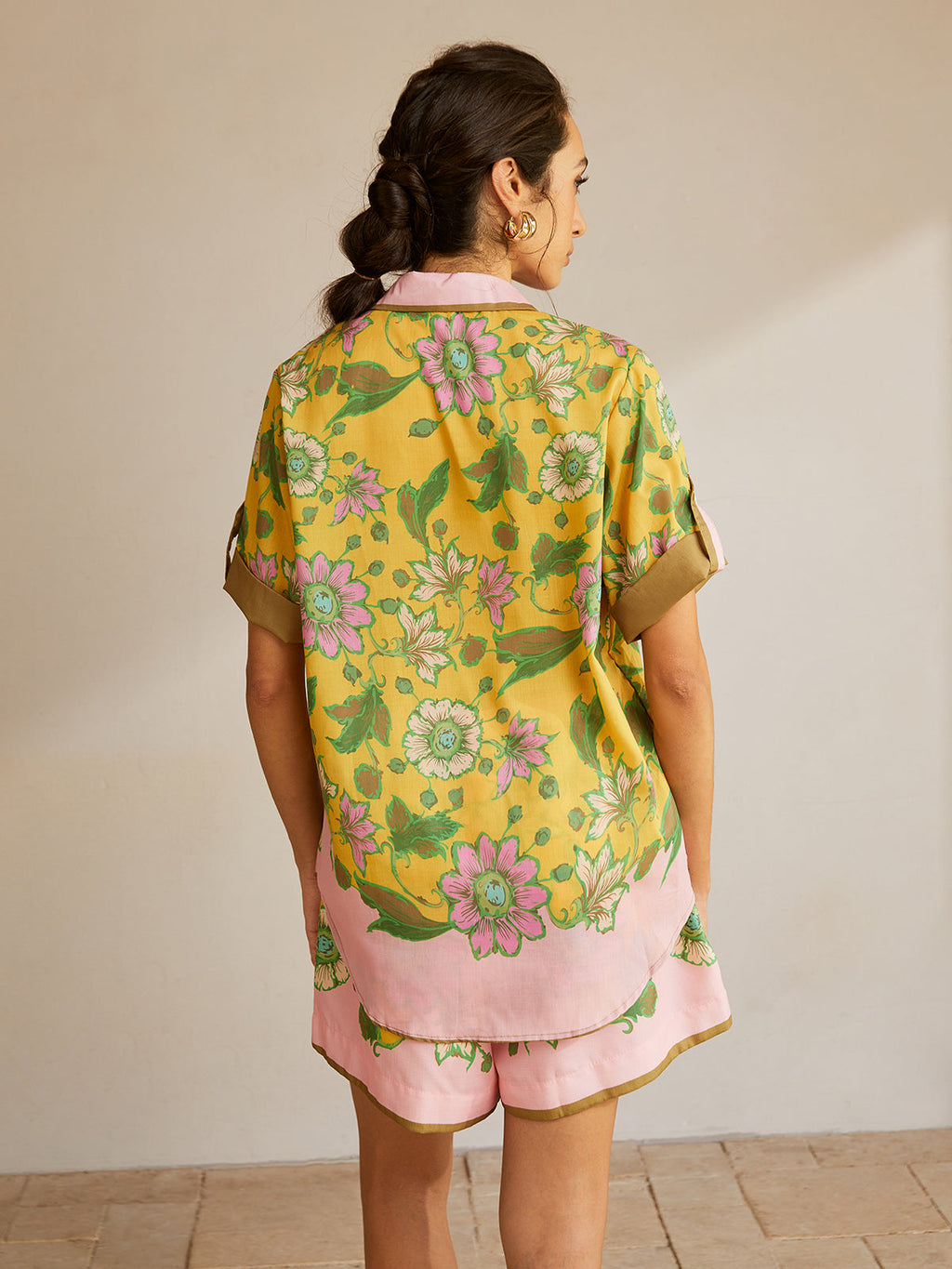 Çiçek Desenli Rahat Kesim Şortlu Takım – Pembe