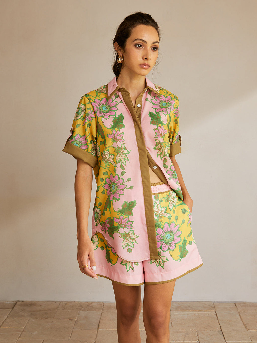 Çiçek Desenli Rahat Kesim Şortlu Takım – Pembe