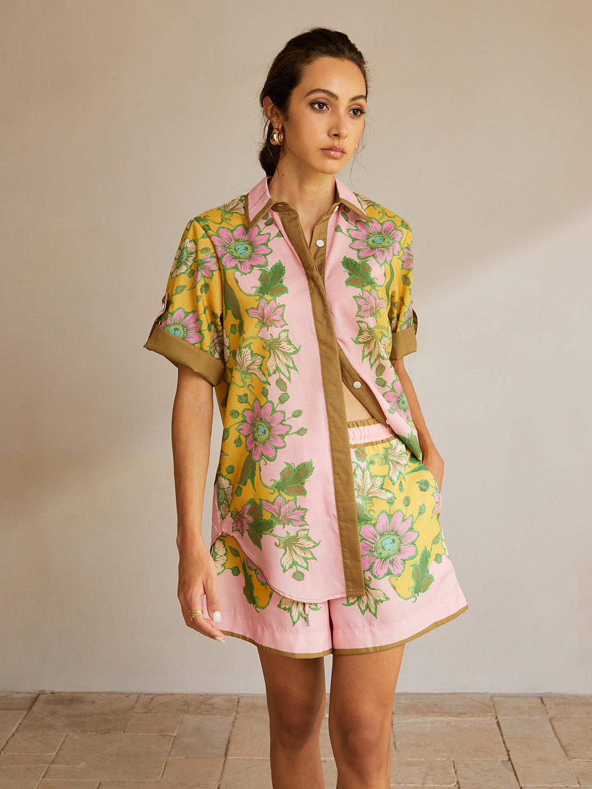 Çiçek Desenli Rahat Kesim Şortlu Takım – Pembe