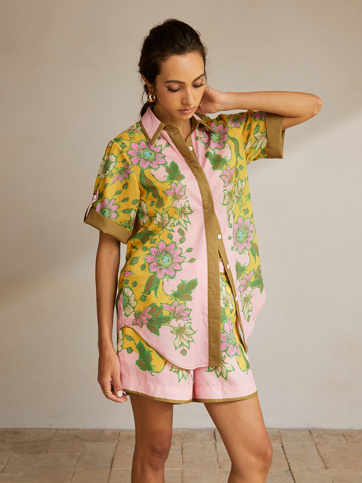 Çiçek Desenli Rahat Kesim Şortlu Takım – Pembe