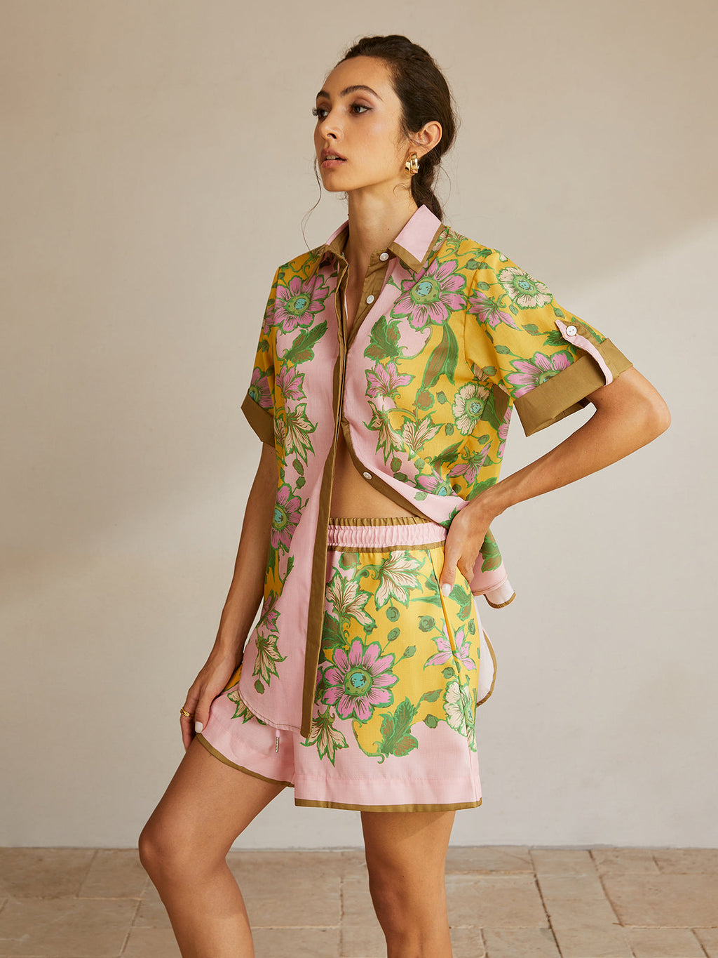 Çiçek Desenli Rahat Kesim Şortlu Takım – Pembe