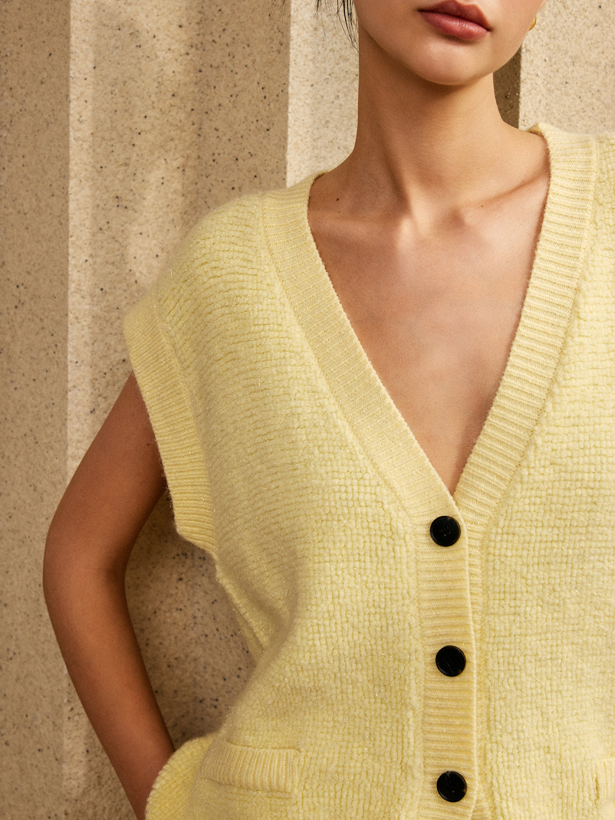 Büyük Boy Düğmeli V Yaka Kazak Yelek