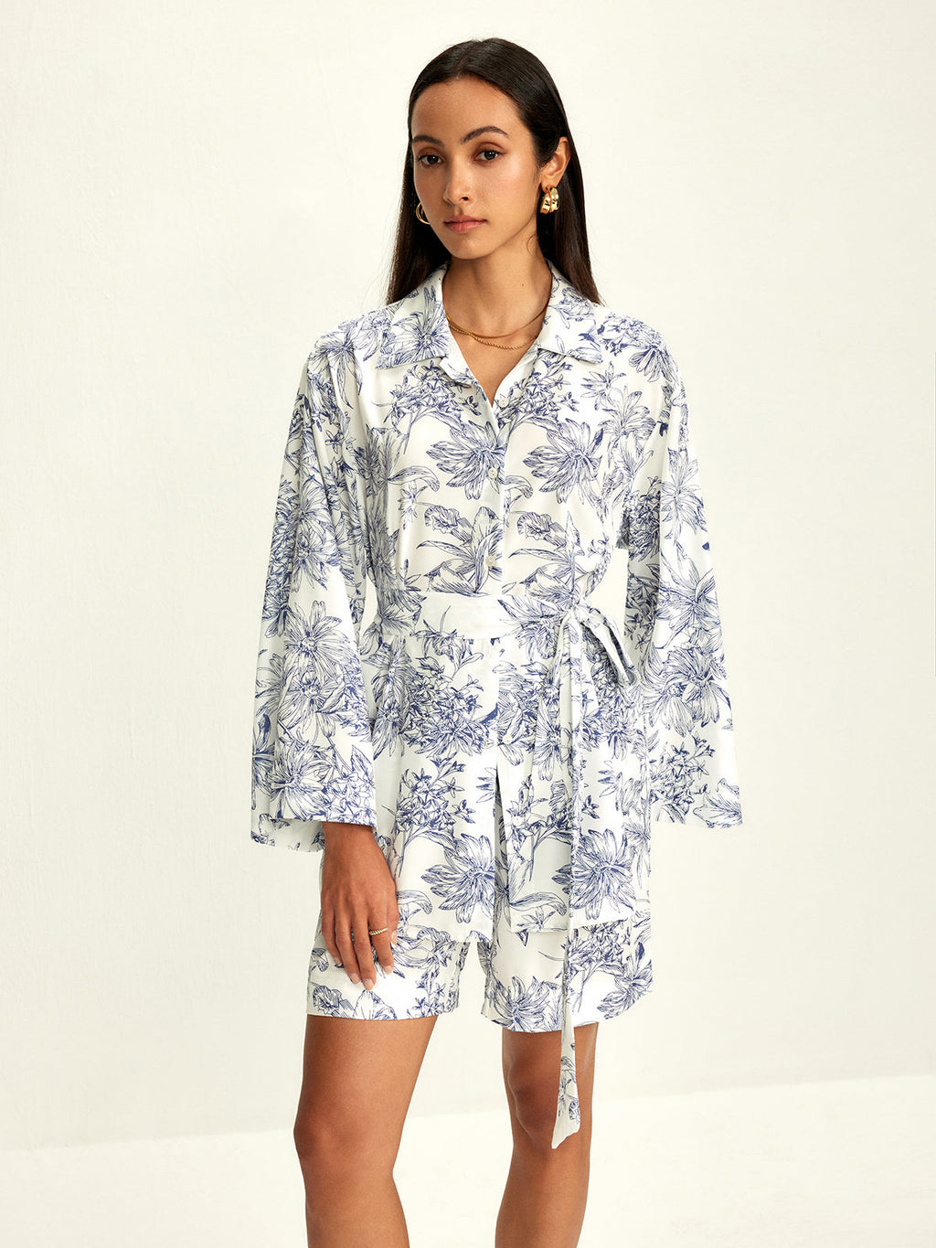 Çiçek Desenli Kuşaklı Regular Fit Şort Tulum – Beyaz