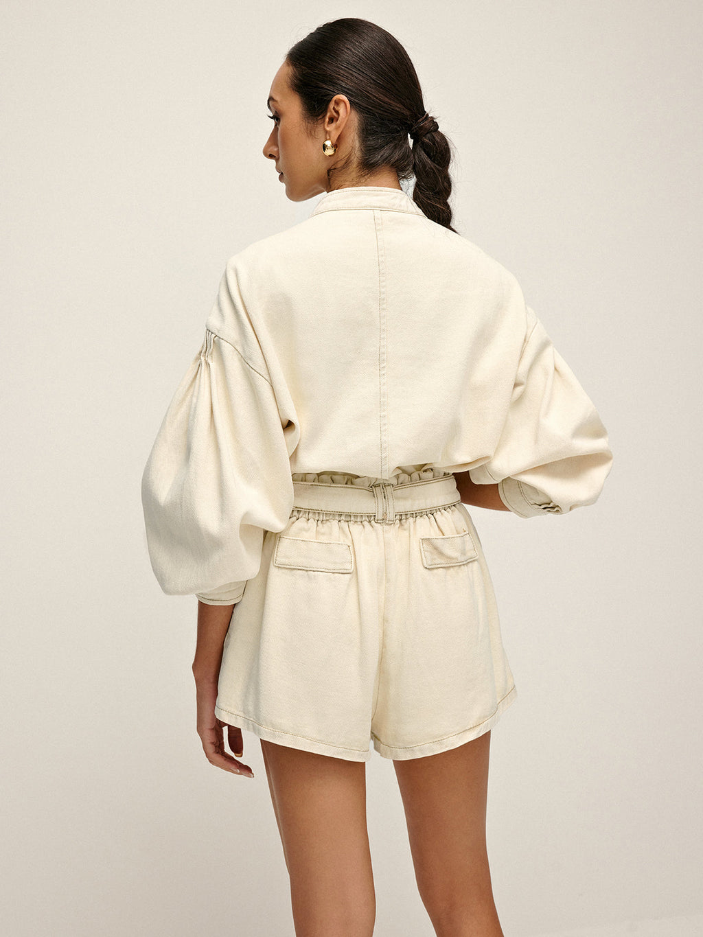Yüksek Belli Kemerli Relaxed Fit Denim Şort – Bej