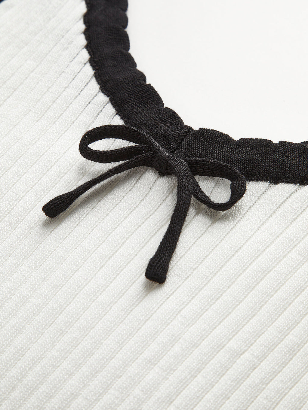 Kontrast Trim Fiyonklu Kırpılmış Kazak Yelek