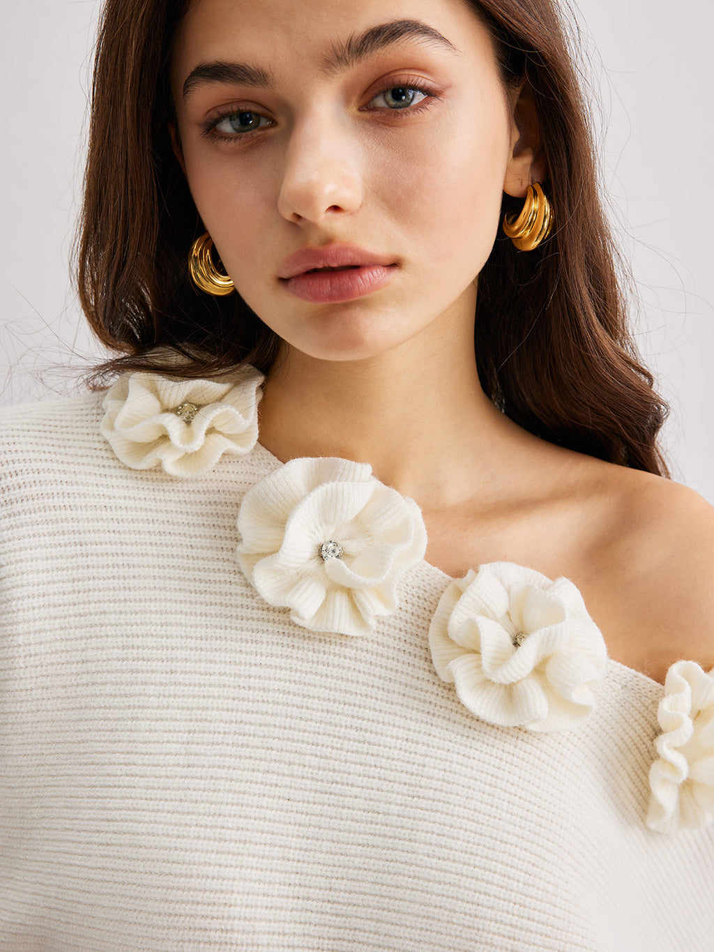 3D Çiçekli Omuzları Açık Kazak