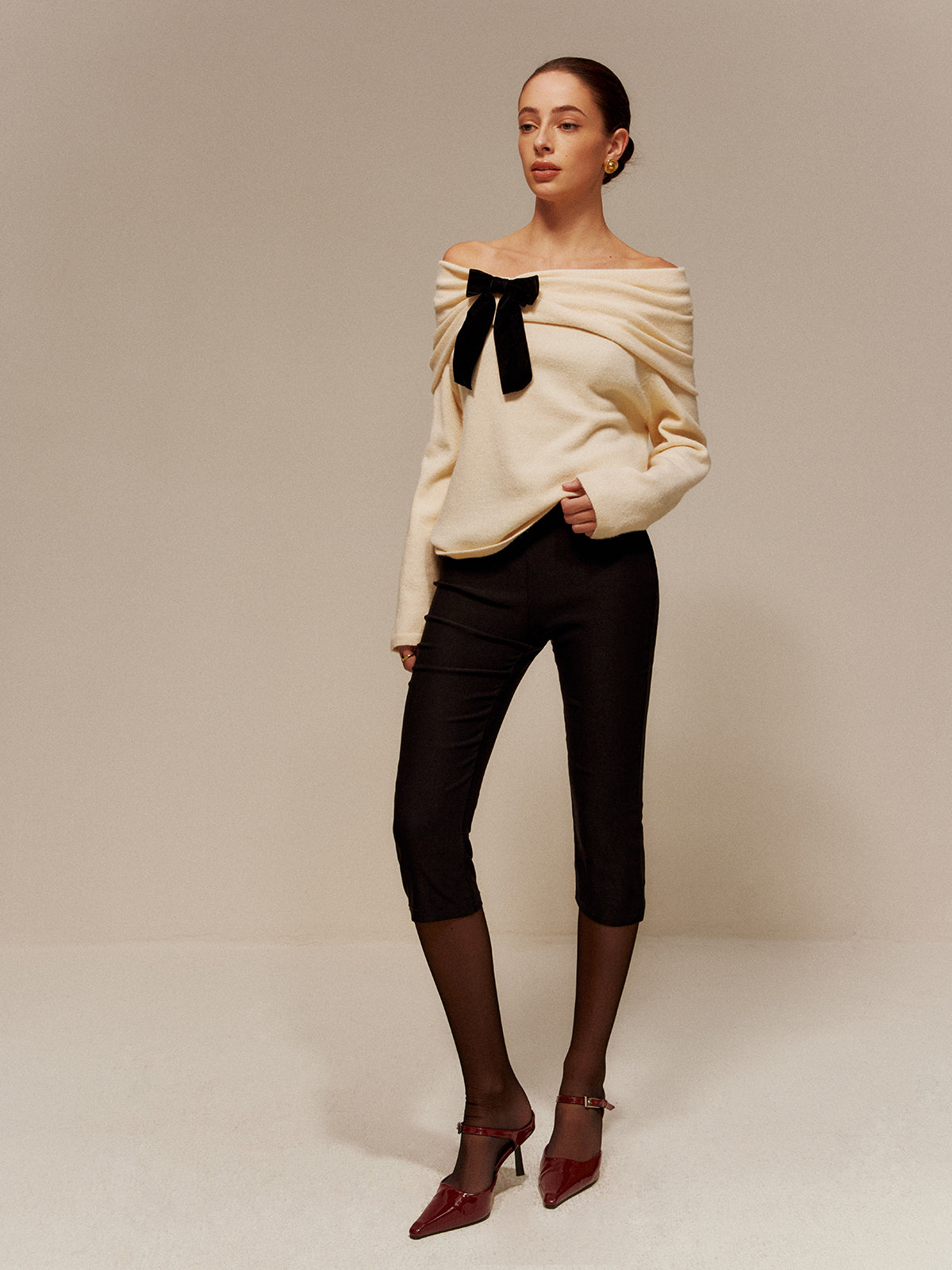 Kadife-Fiyonklu Omuz Açık Buruşuk Kazak