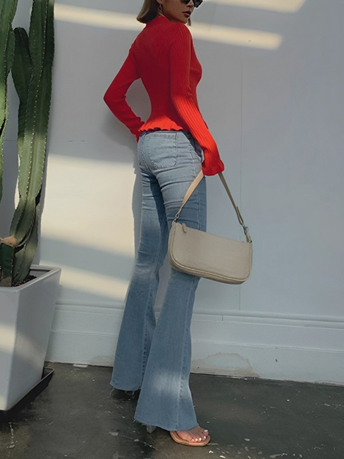 Fırfırlı Kenar İnci Düğmeli Uzun Kollu Hırka