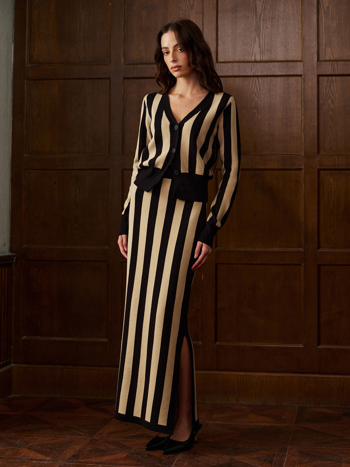 İki Renkli Çizgili V Yaka Düğmeli Kazak Etek Takımı