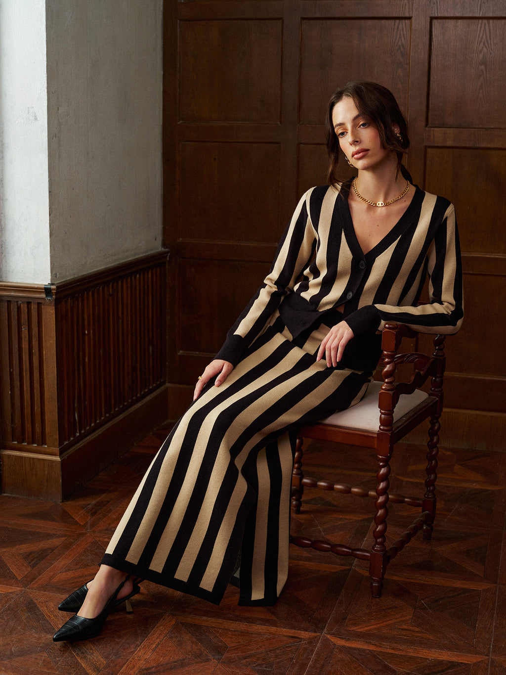 İki Renkli Çizgili V Yaka Düğmeli Kazak Etek Takımı