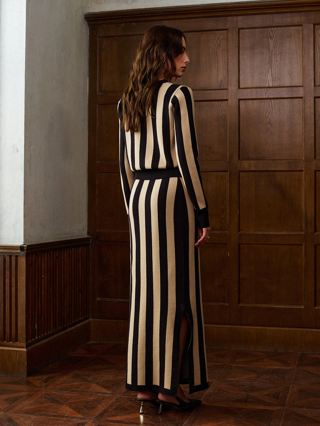 İki Renkli Çizgili V Yaka Düğmeli Kazak Etek Takımı