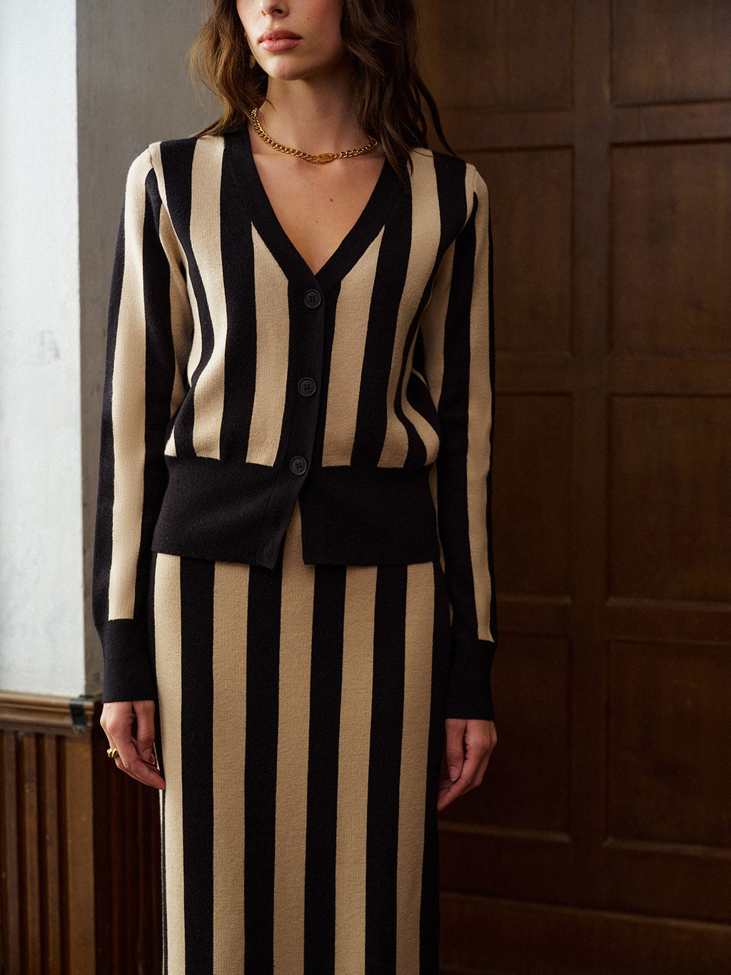 İki Renkli Çizgili V Yaka Düğmeli Kazak Etek Takımı