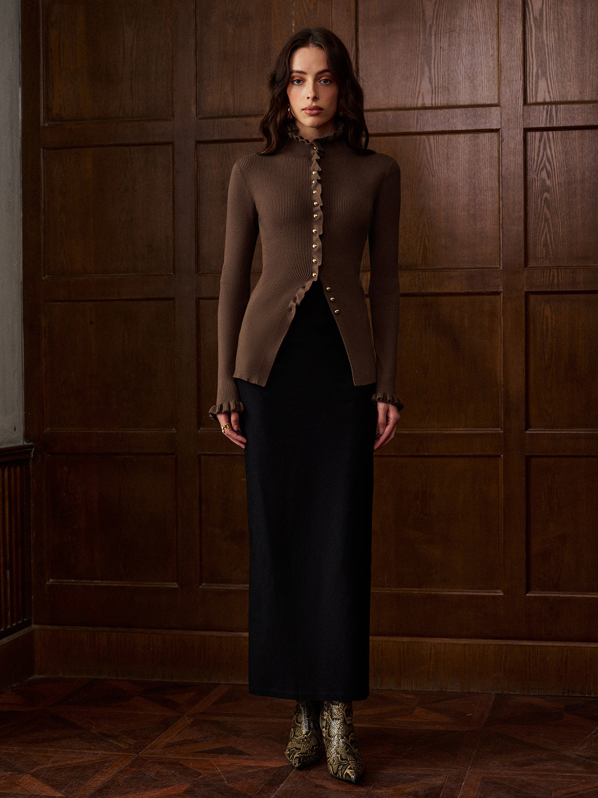 Marul Süslemeli Metal Düğmeli Yırtmaçlı Hırka