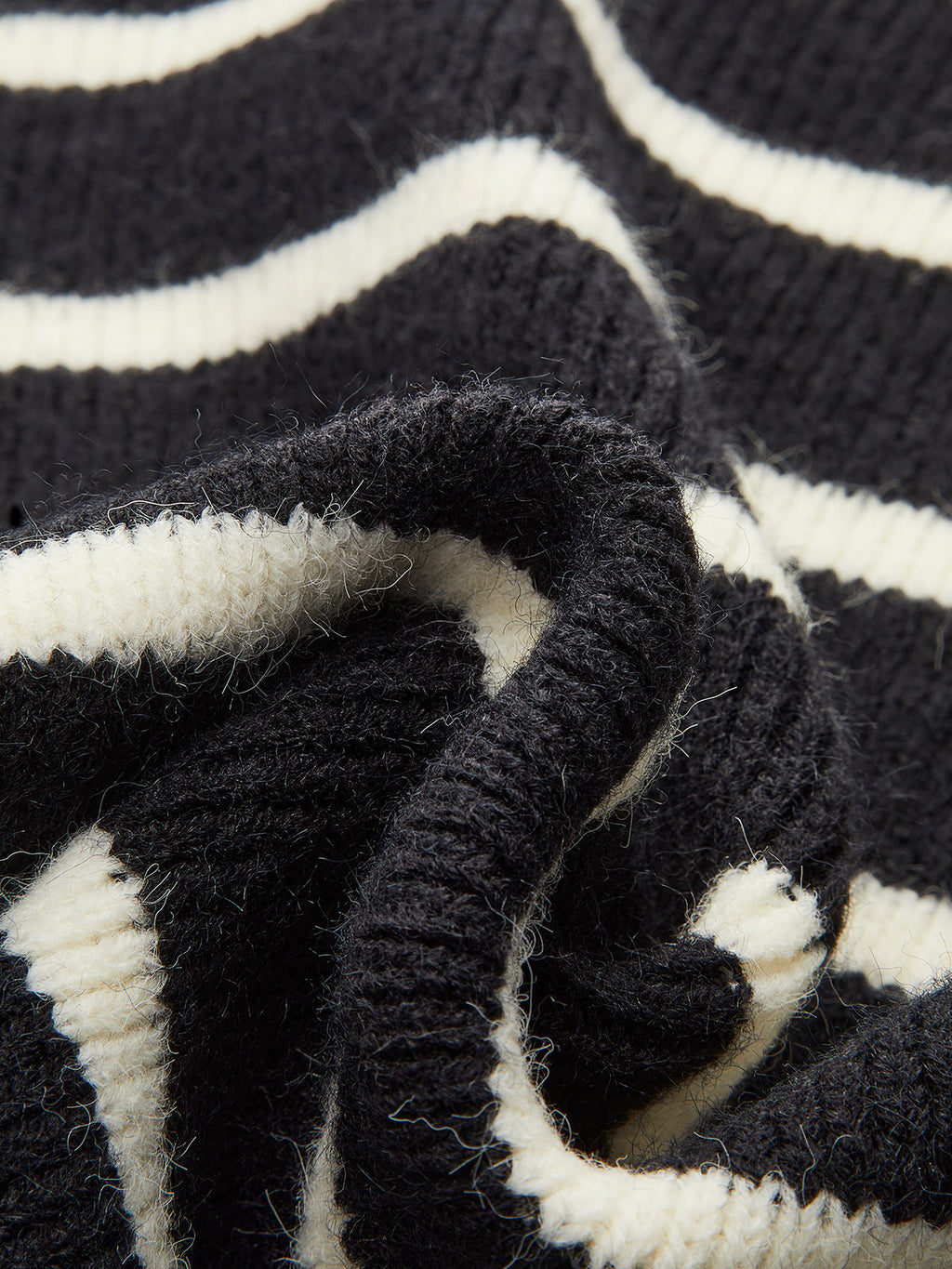 Sırtı Fiyonk Detaylı Çizgili Kazak Yelek