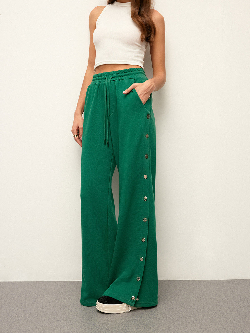 Düğmeli Yan Detaylı Orta Bel Bağcıklı Eşofman Altı