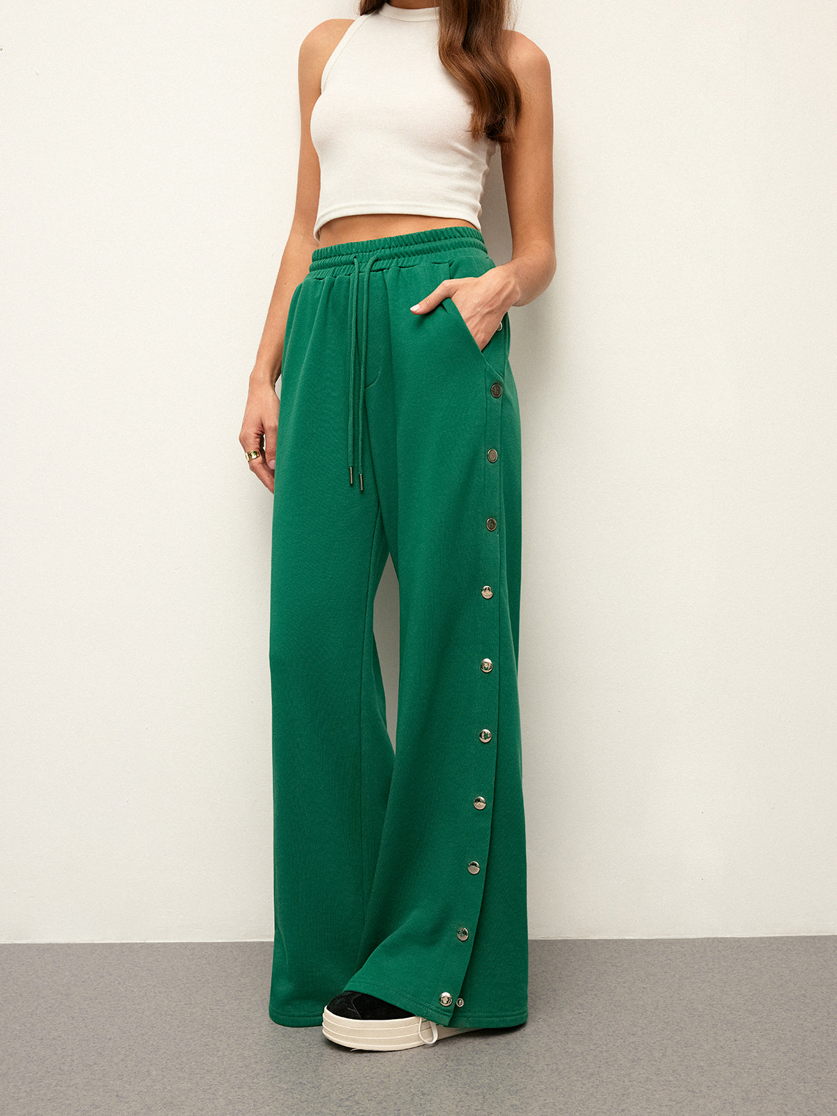 Düğmeli Yan Detaylı Orta Bel Bağcıklı Eşofman Altı