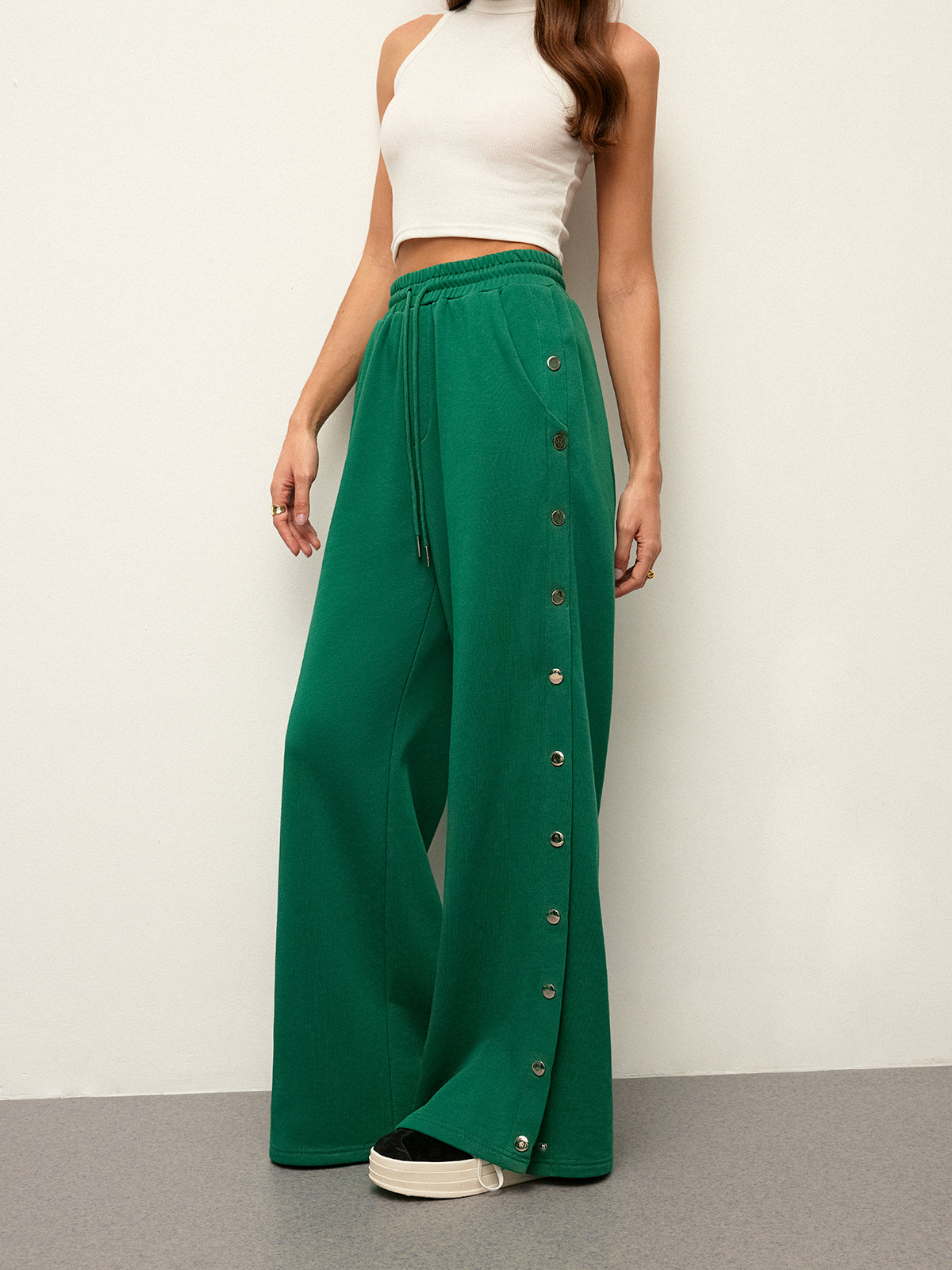 Düğmeli Yan Detaylı Orta Bel Bağcıklı Eşofman Altı