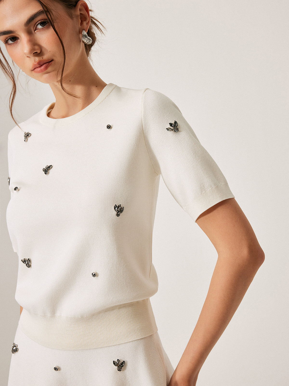 Kısa Kollu Metal Detaylı Düz Kazak