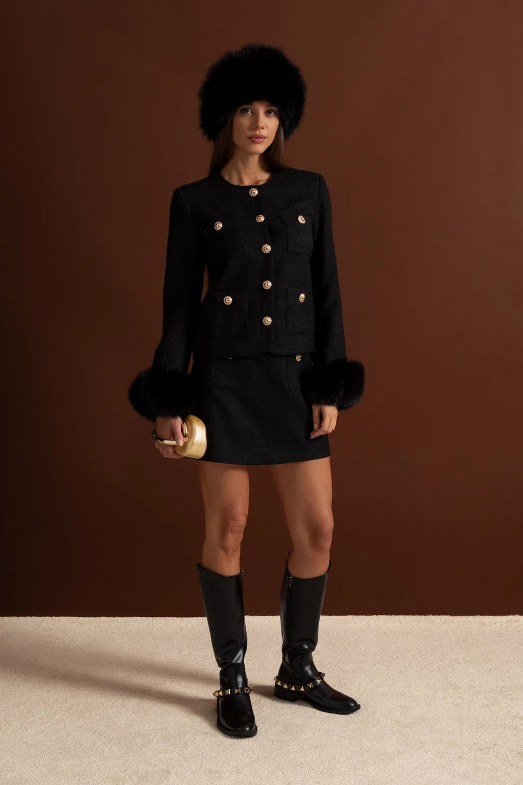 Sahte Kürk Manşetleri Ve Altın Düğmeleri Olan Tweed Blazer – Siyah