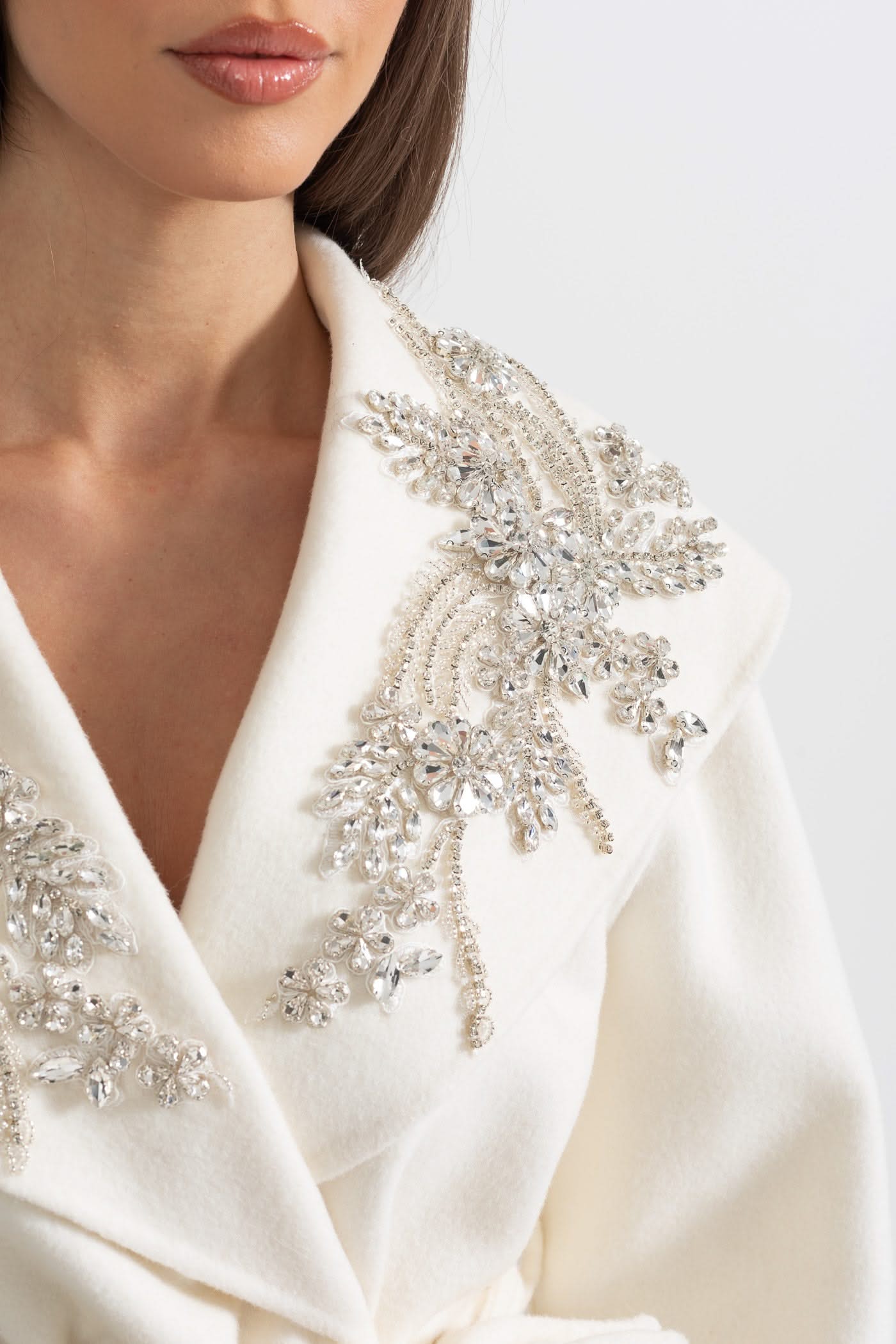 Tilki Kürk Manşetleri Ve 3D Çiçek Detaylarıyla Kaşmir Palto - Fildişi