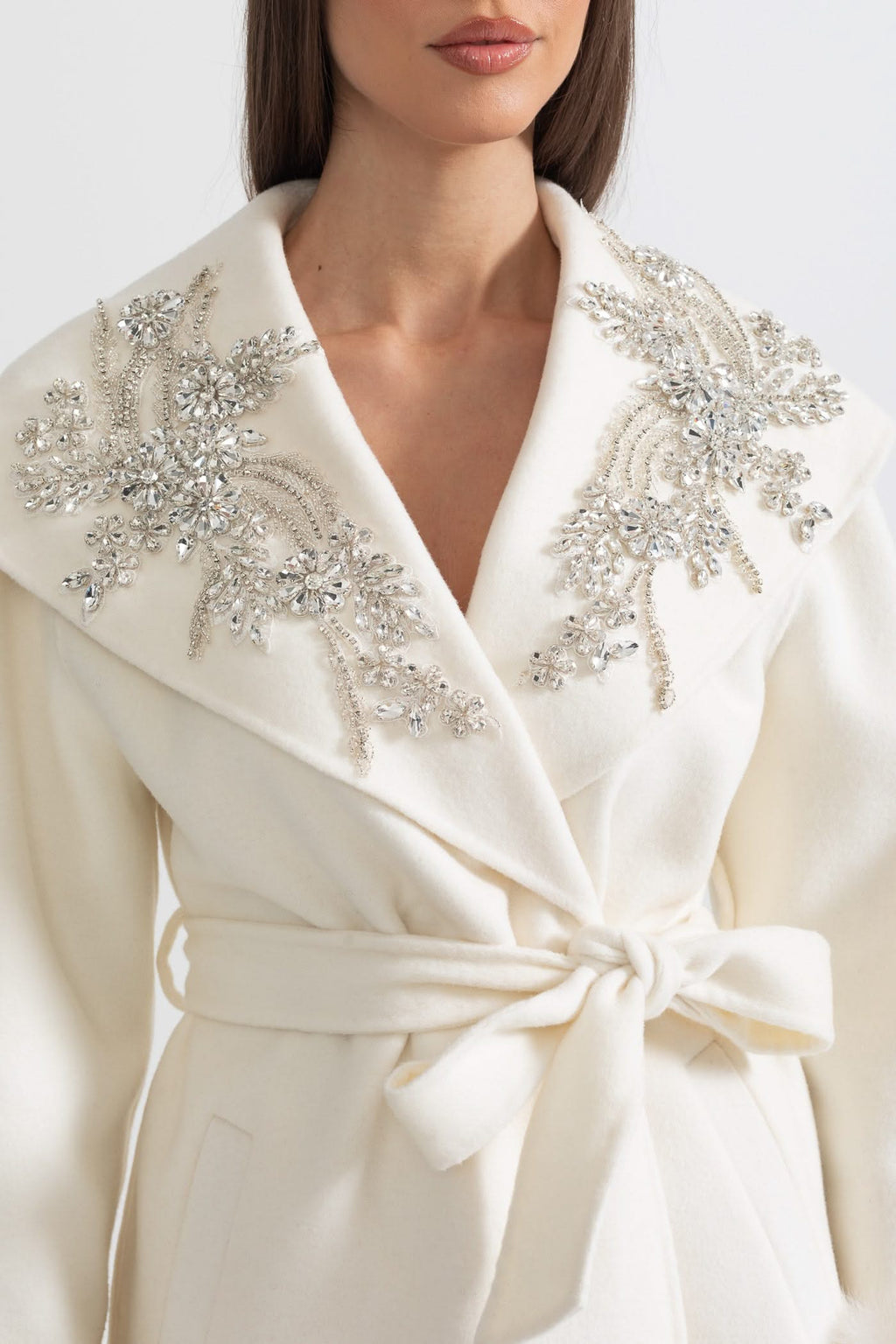 Tilki Kürk Manşetleri Ve 3D Çiçek Detaylarıyla Kaşmir Palto - Fildişi