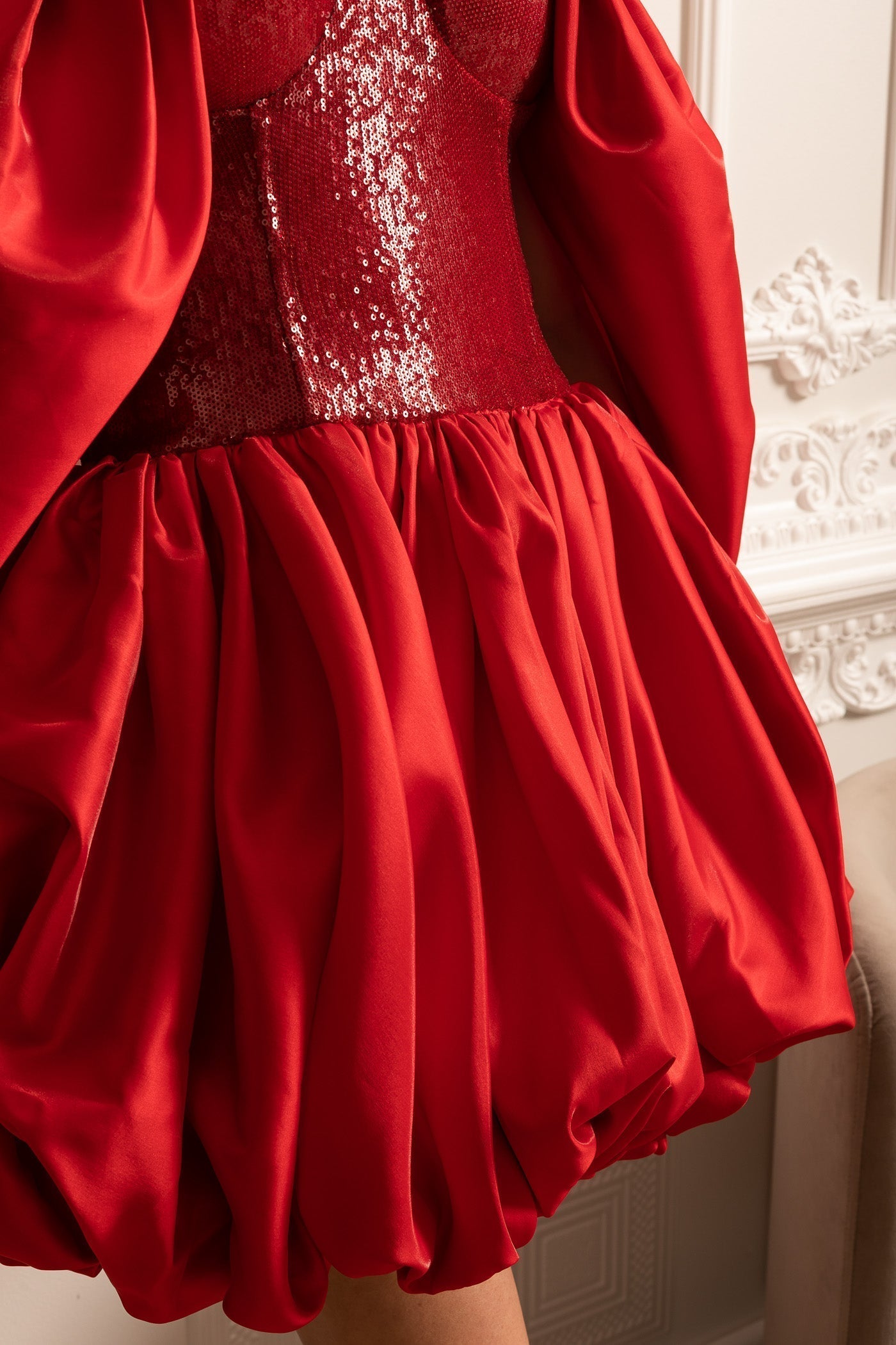 Omuz Açık, Hacimli Etekli ve Akışkan Kollu Elbise – Kırmızı