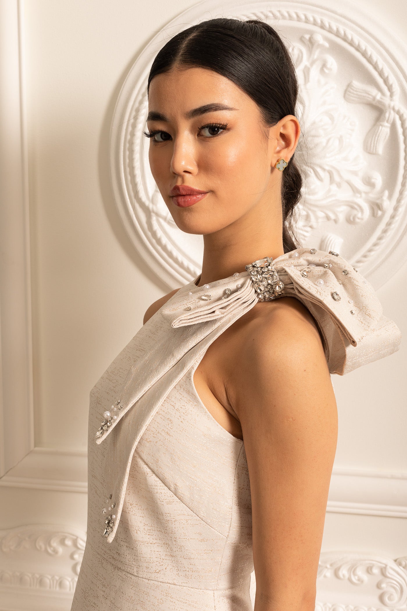 Pileli Tül Etek, Omuz Fiyonk ve Işıltılı Süslemeli Zarif Elbise – İvory (Kırık Beyaz)