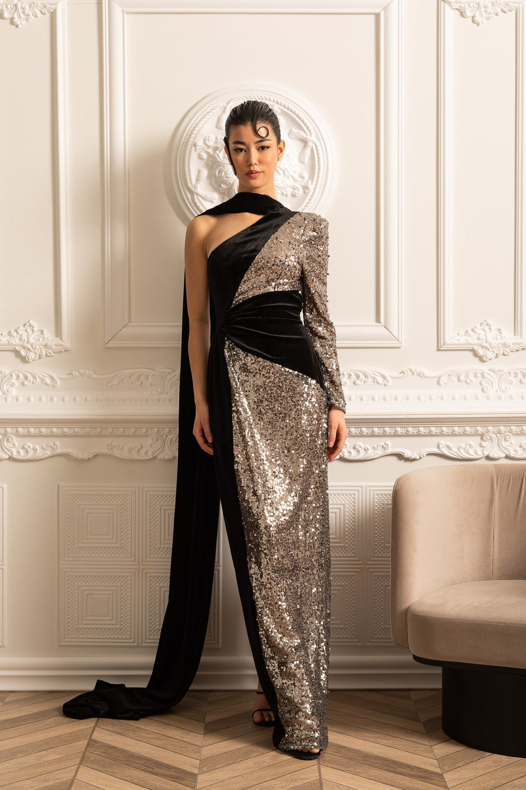 Siyah Kadife Detaylı Işıltılı Payetli Gösterişli Abiye Elbise – Gümüş