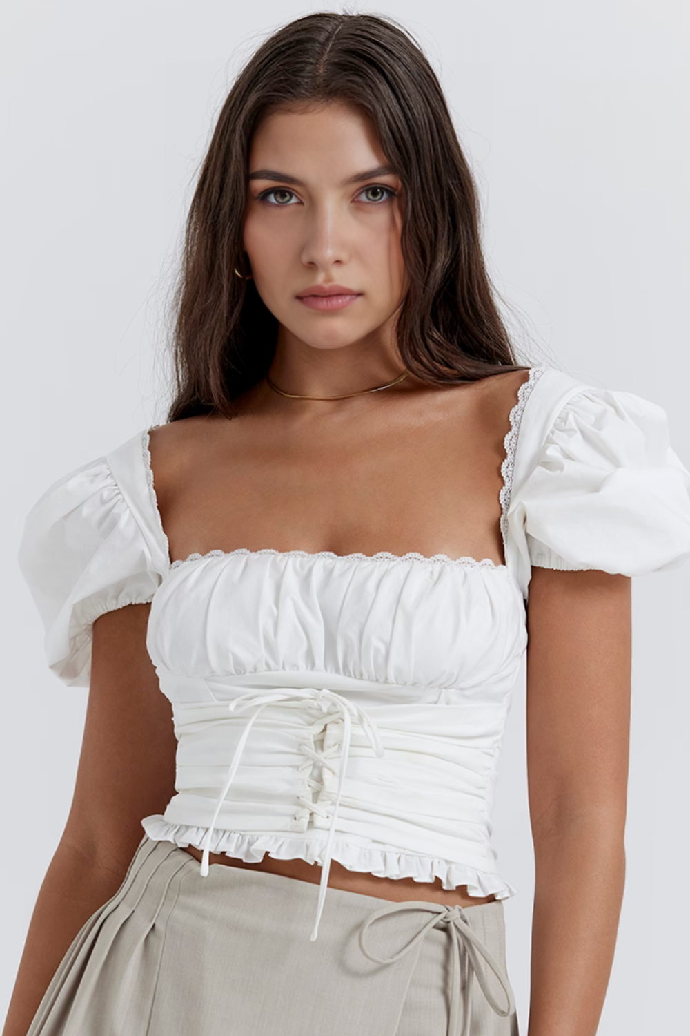 Korse Detaylı Fırfırlı Balon Kol Kısa Bluz – Beyaz