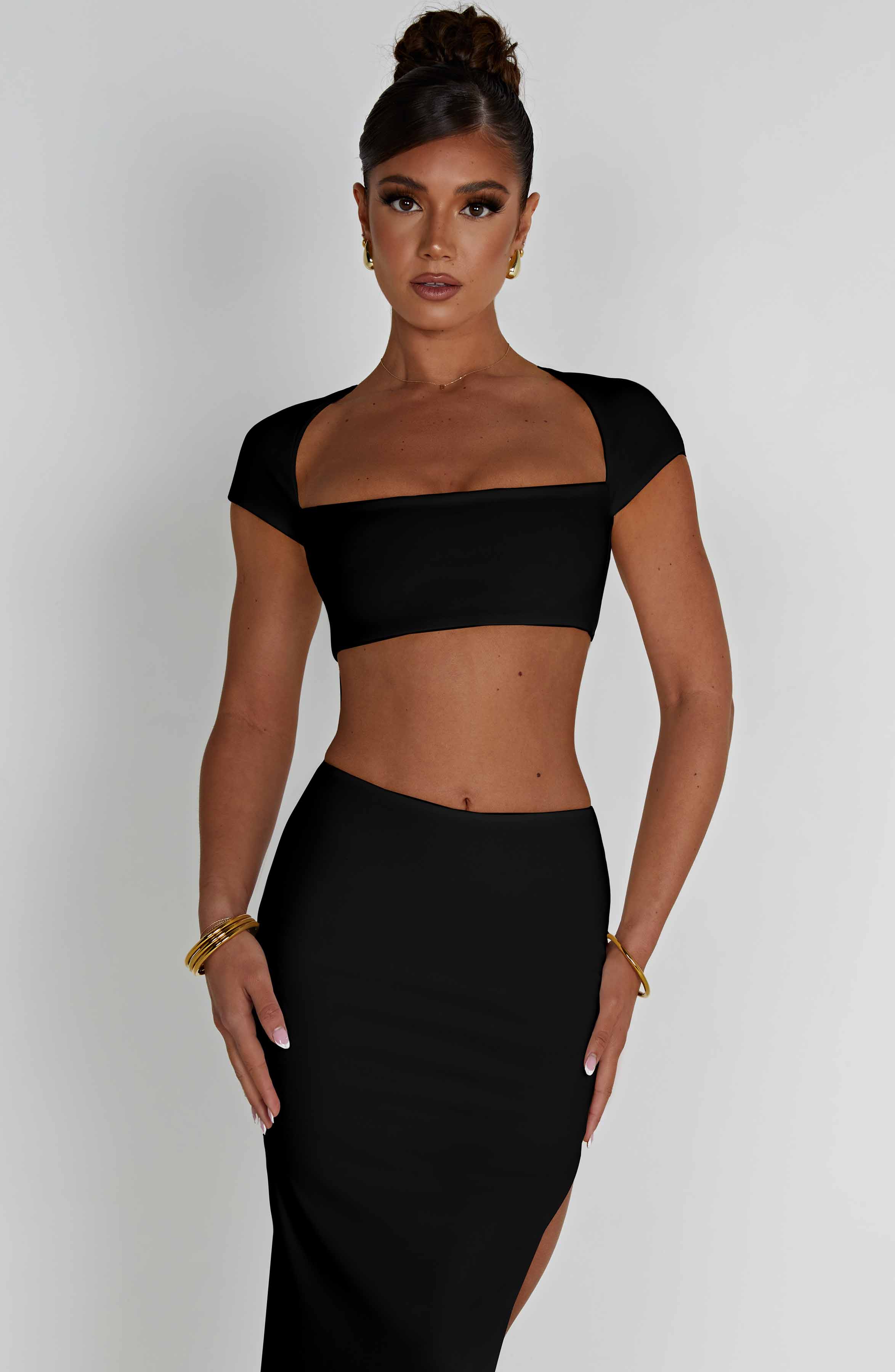 Dikdörtgen Yaka Kısa Kollu Crop Top – Siyah