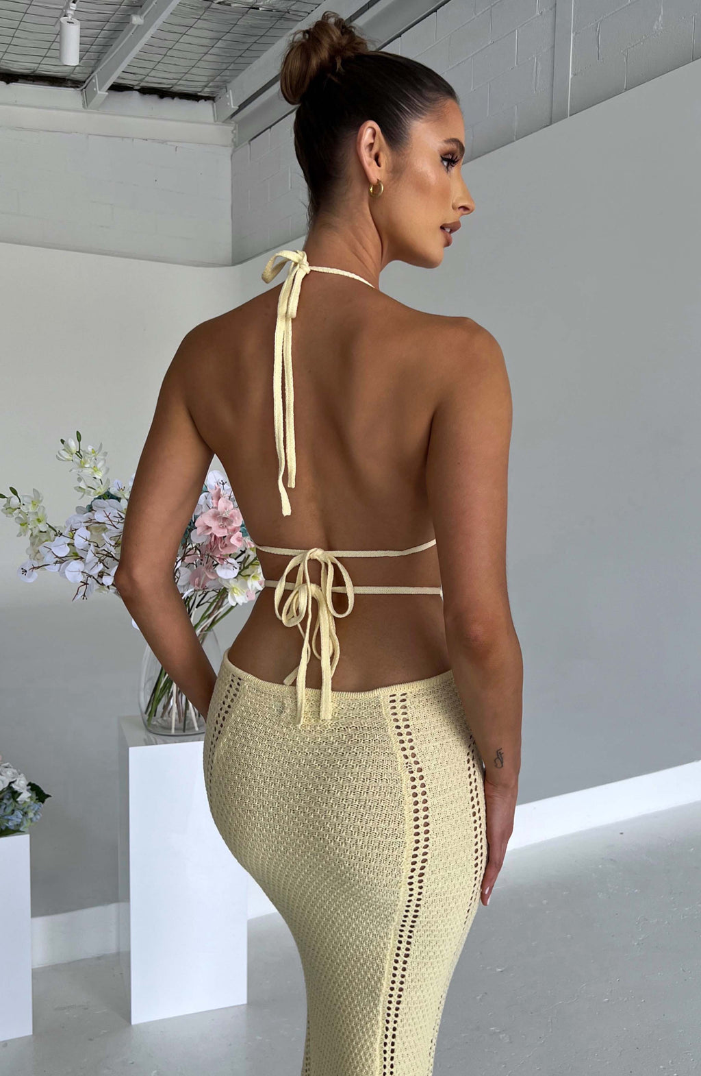 Askılı Bağcıklı Örgü Detaylı Uzun Elbise – Sarı