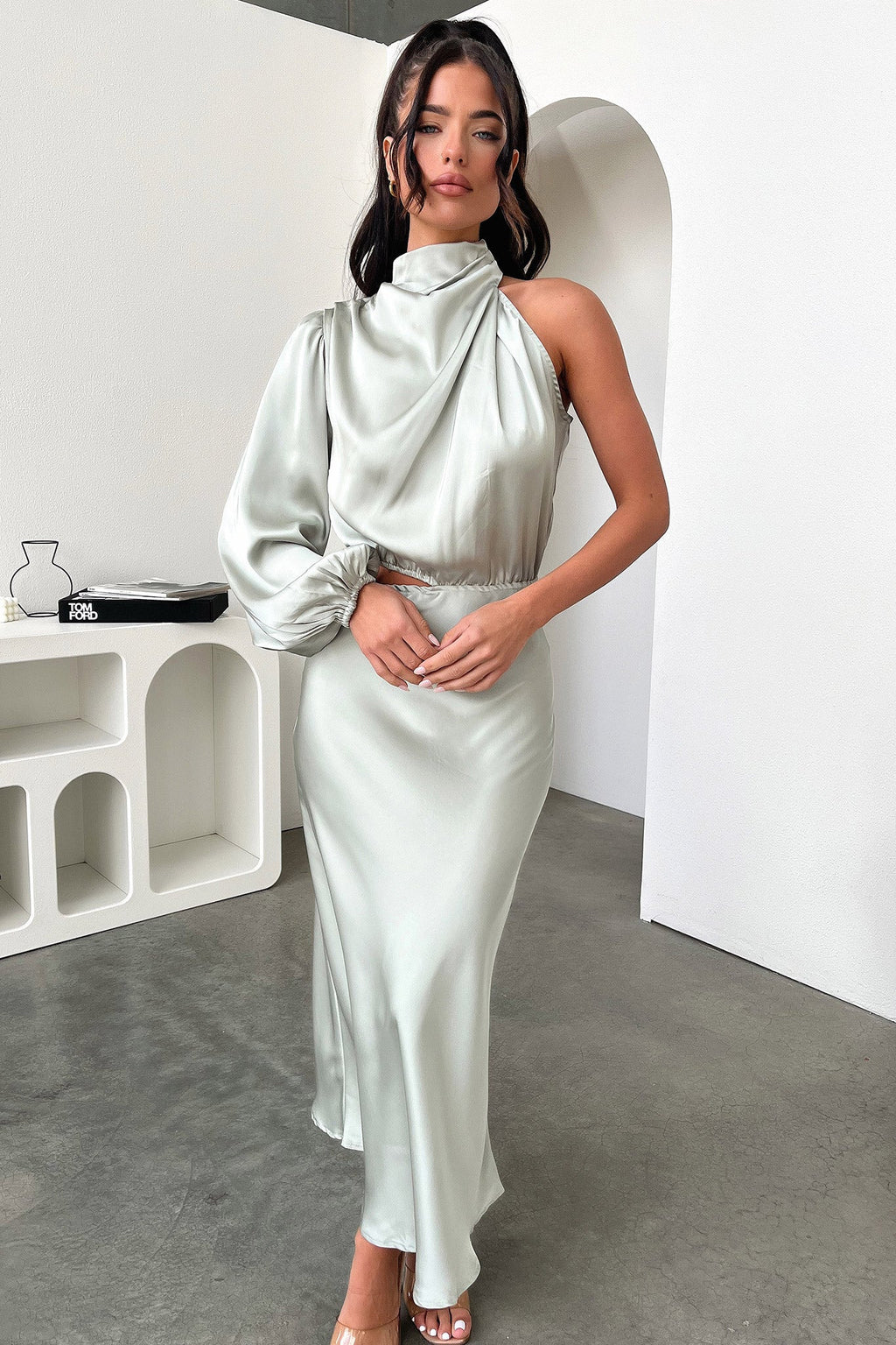 Tek Omuz Dökümlü Kesim Saten Elbise – Mint Yeşili