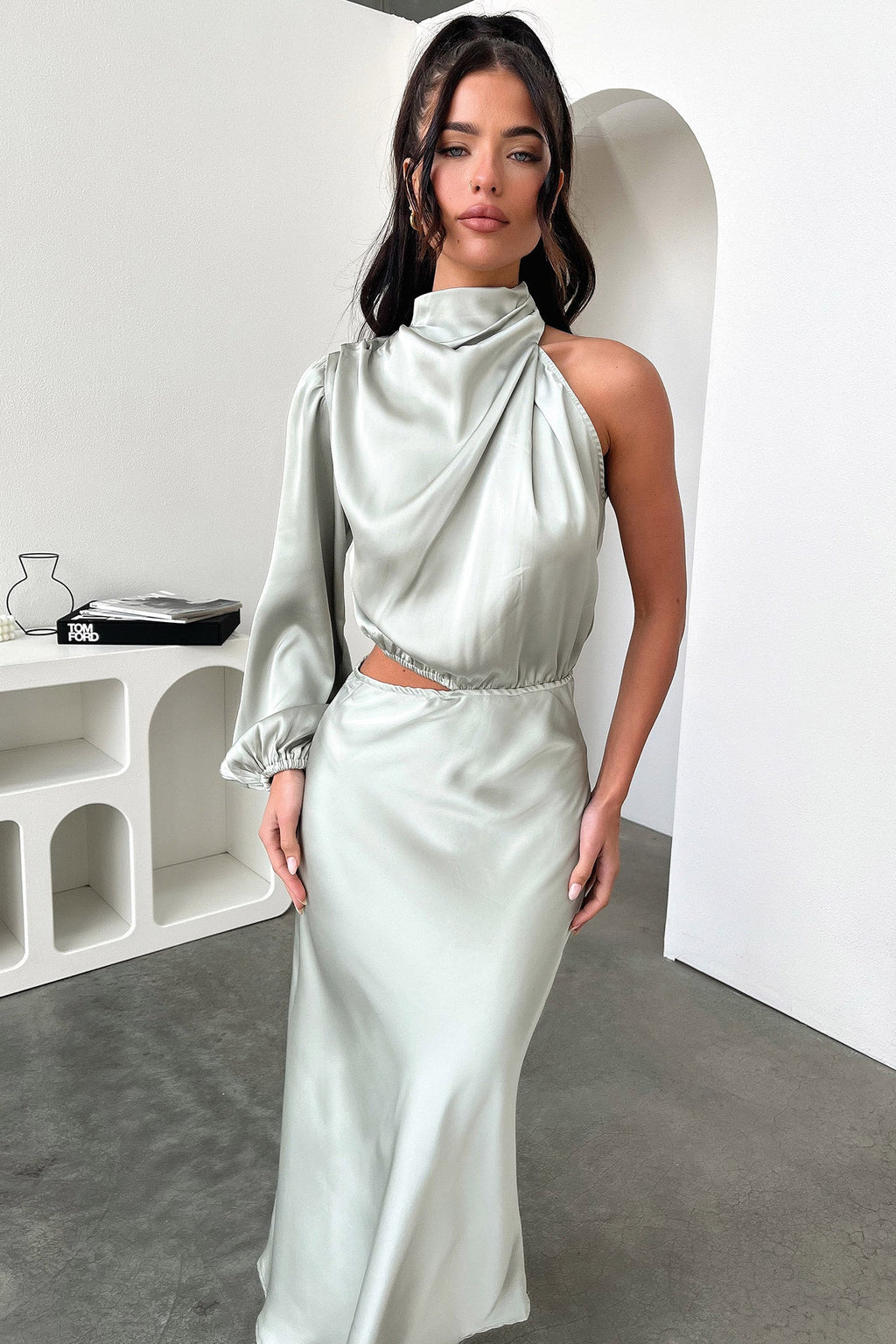 Tek Omuz Dökümlü Kesim Saten Elbise – Mint Yeşili