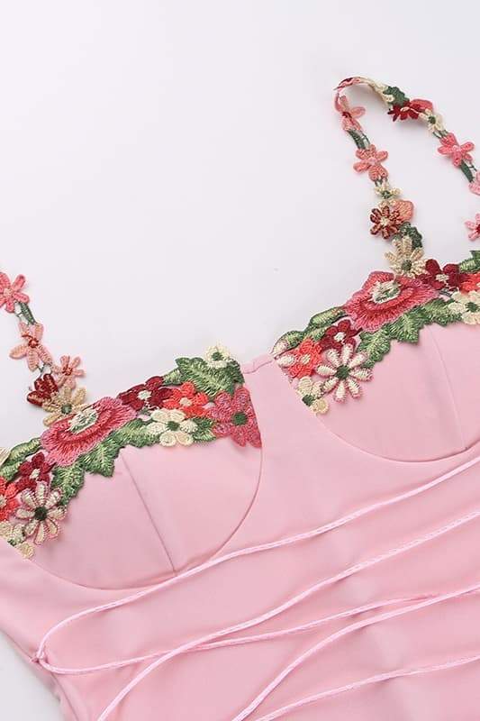 Brenda Nakışlı Çiçek Bağcıklı Midi Elbise