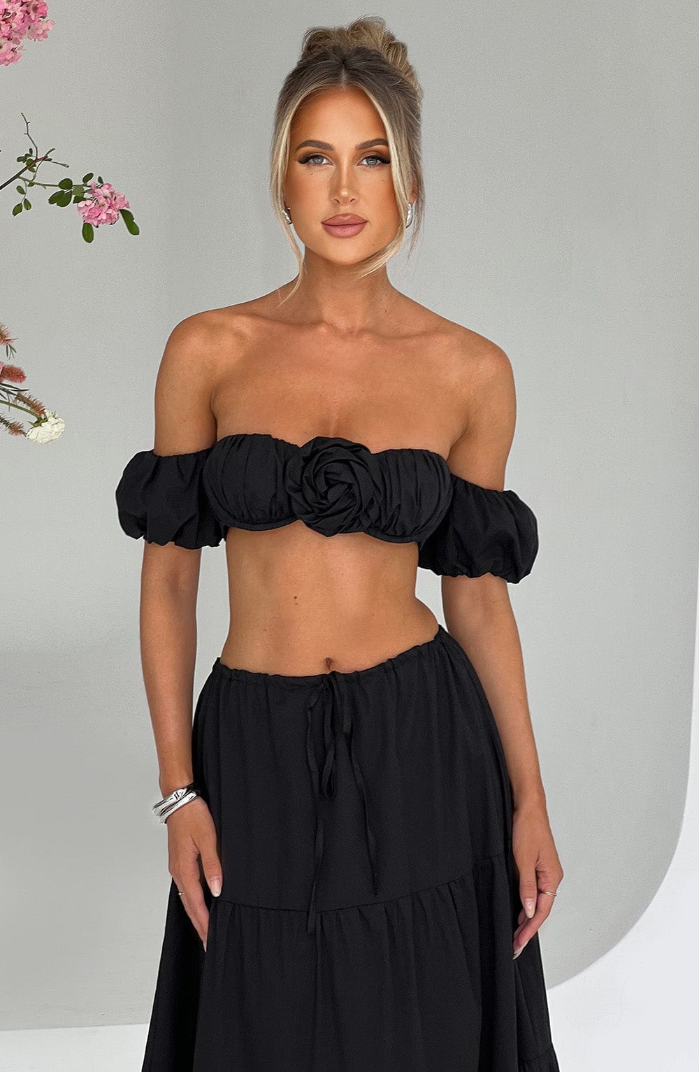 Göğüs Detaylı Balon Kol Crop Top – Siyah